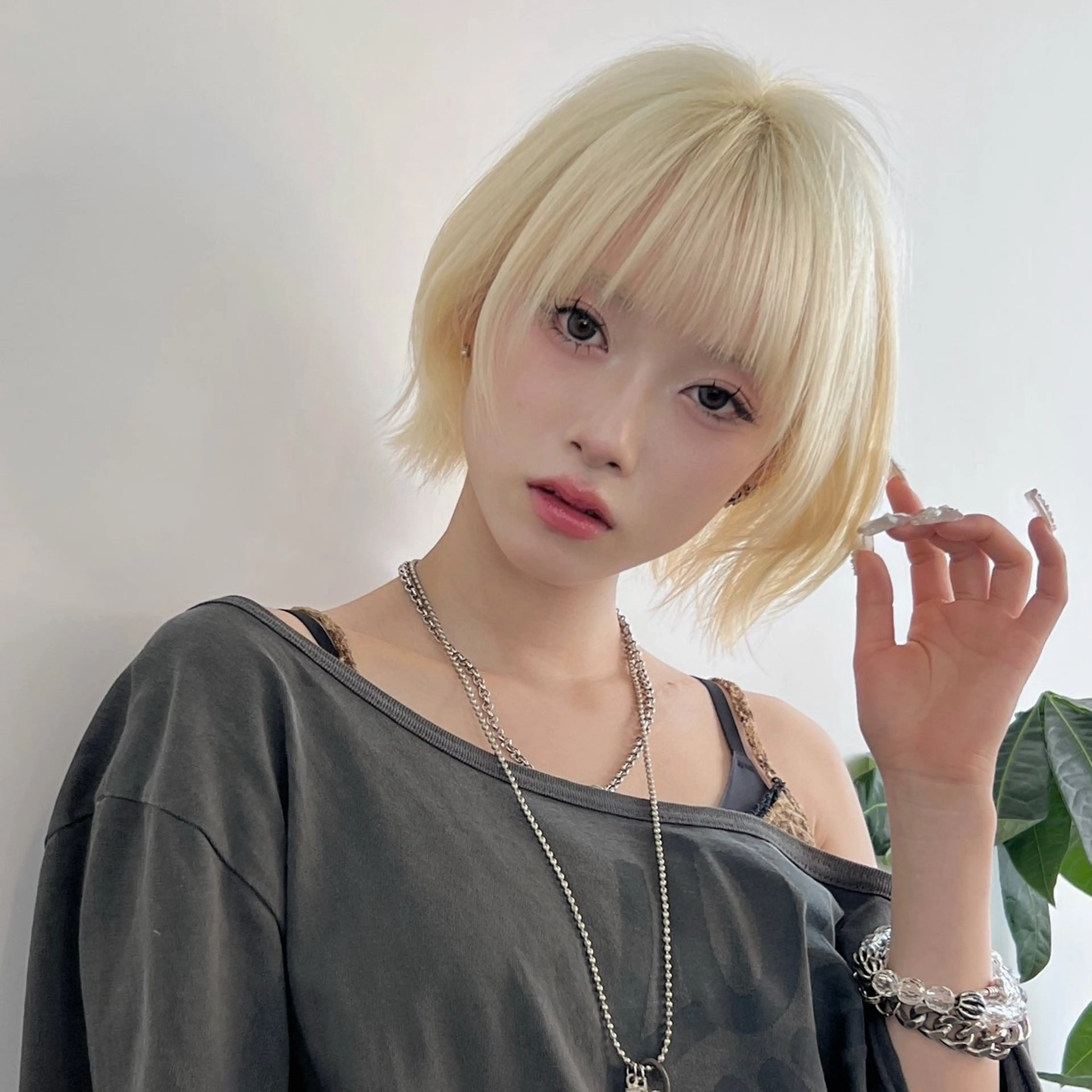 ショート カラー 抜きっぱなしブロンド ショートヘア カット ヘアカラー トリートメント 武田涼レイヤーカット 髪質改善×縮毛矯正のヘアスタイル