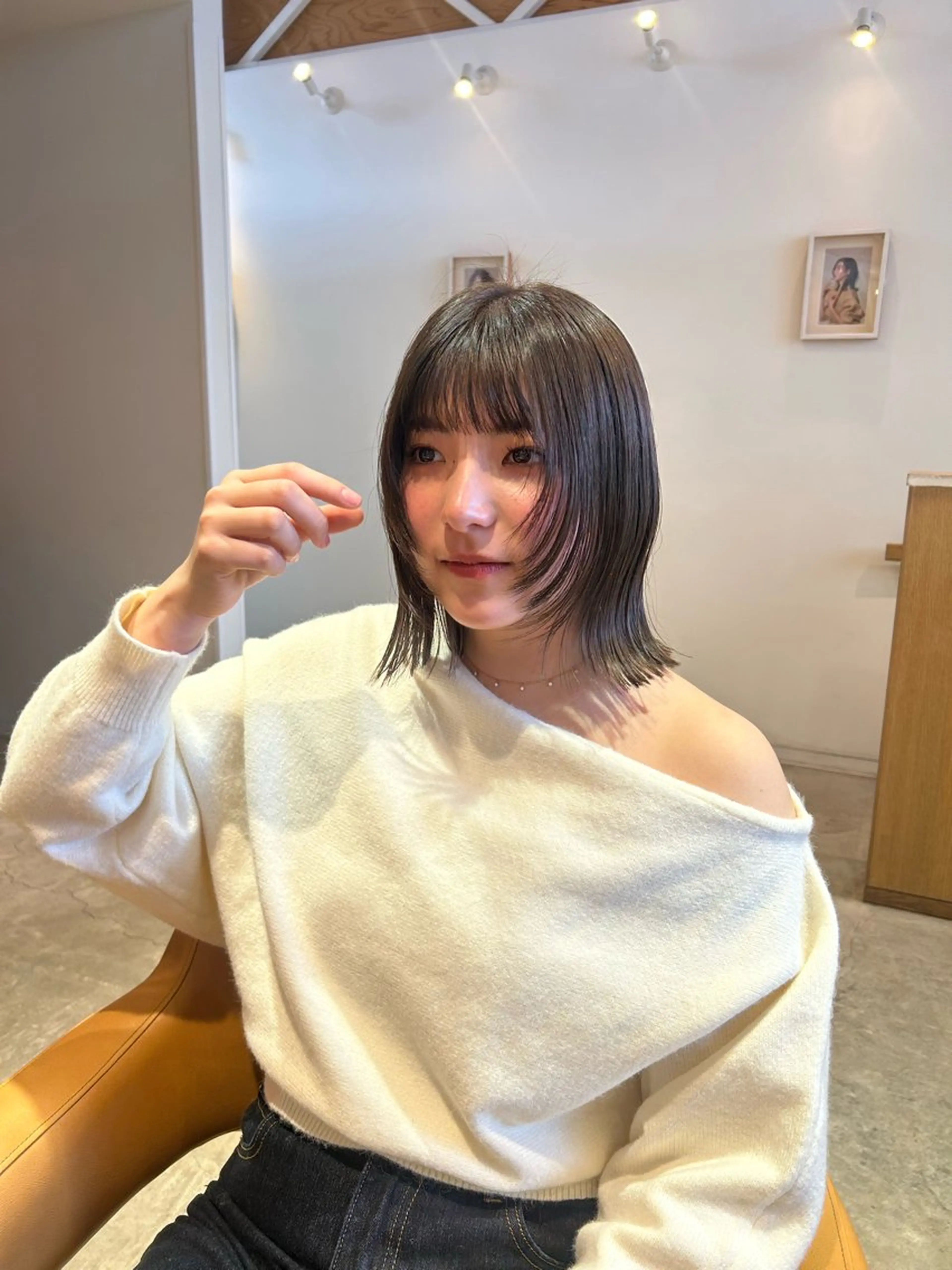 ミディアム 吉田 愛花のヘアスタイル