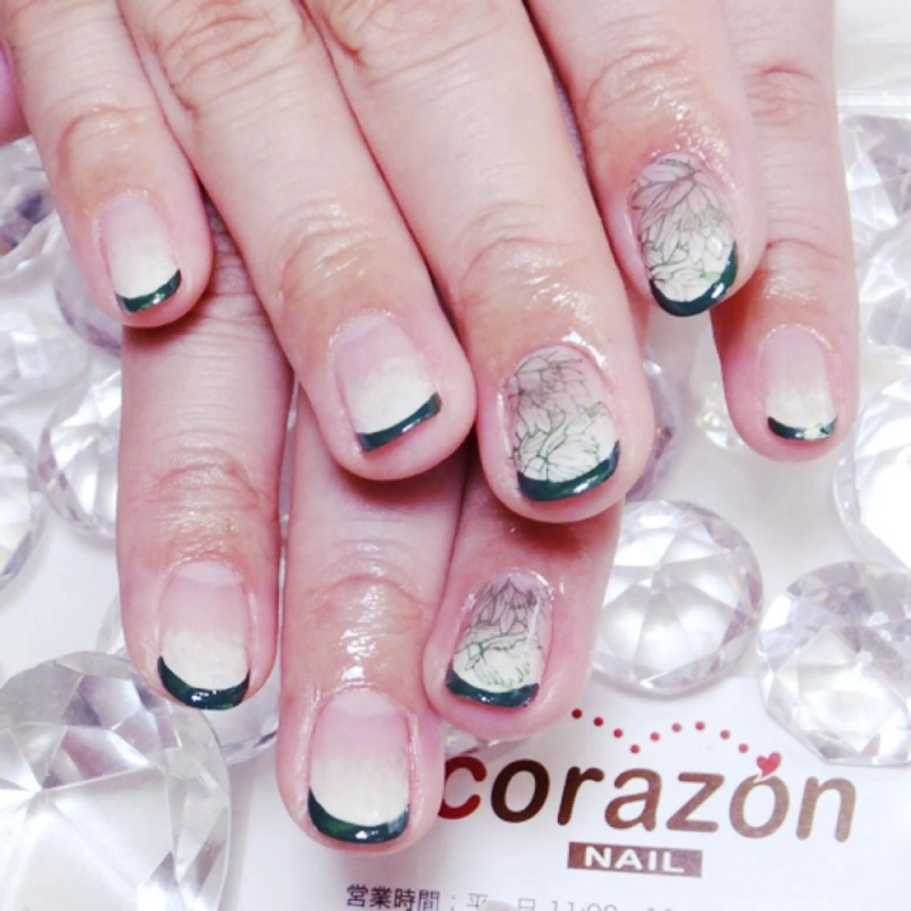 ネイル アートネイル フラワーネイル グリーン corazon所属・ネイリスト aicoのネイルデザイン