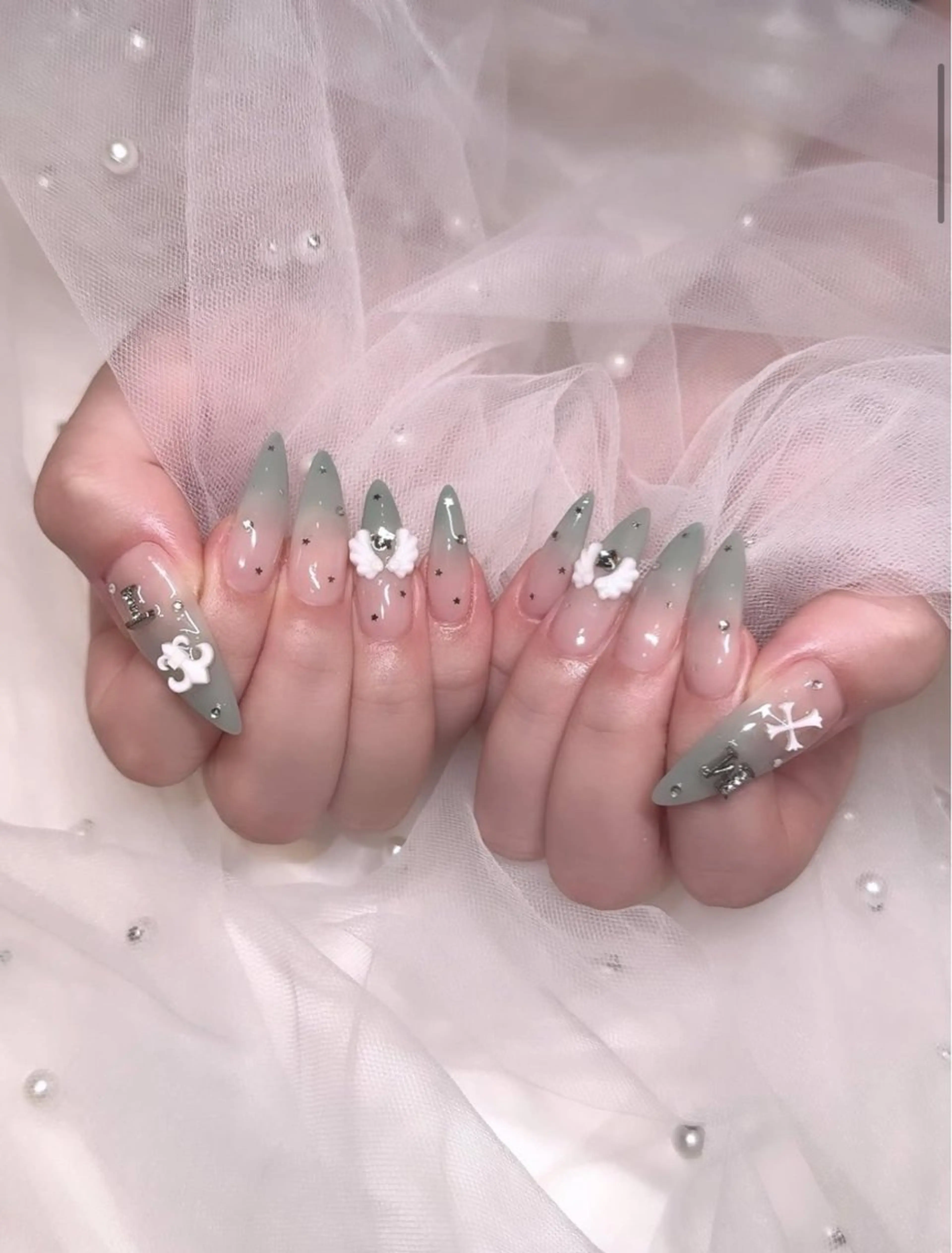 ネイル Lina nail所属・Luna 池袋のネイルデザイン