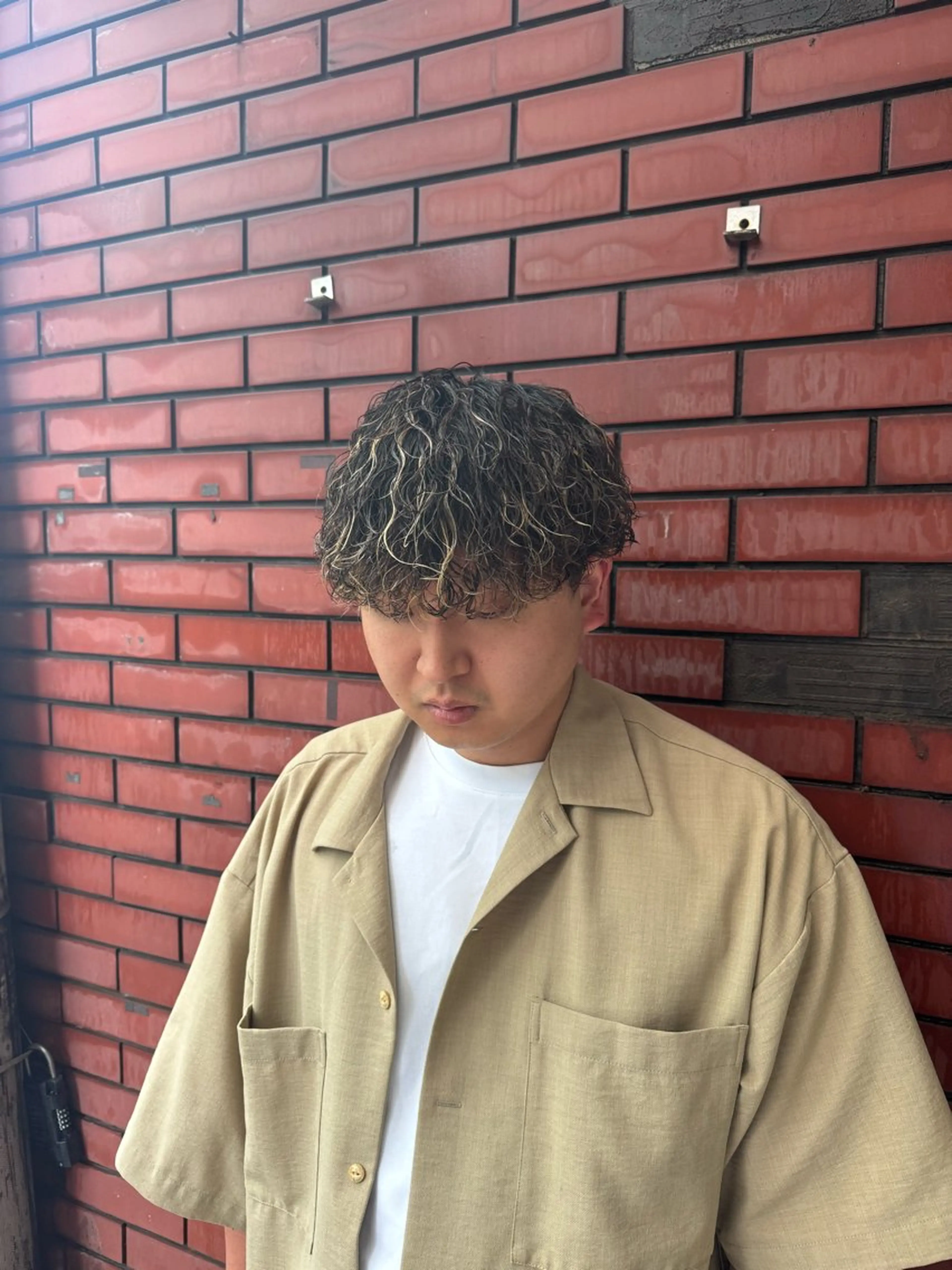 ショート パーマ メンズ メンズハイライト メンズメッシュ 波巻きパーマ ハイライト カット ヘアカラー パーマ 柏メンズカットパーマ NO.1タイチのヘアスタイル