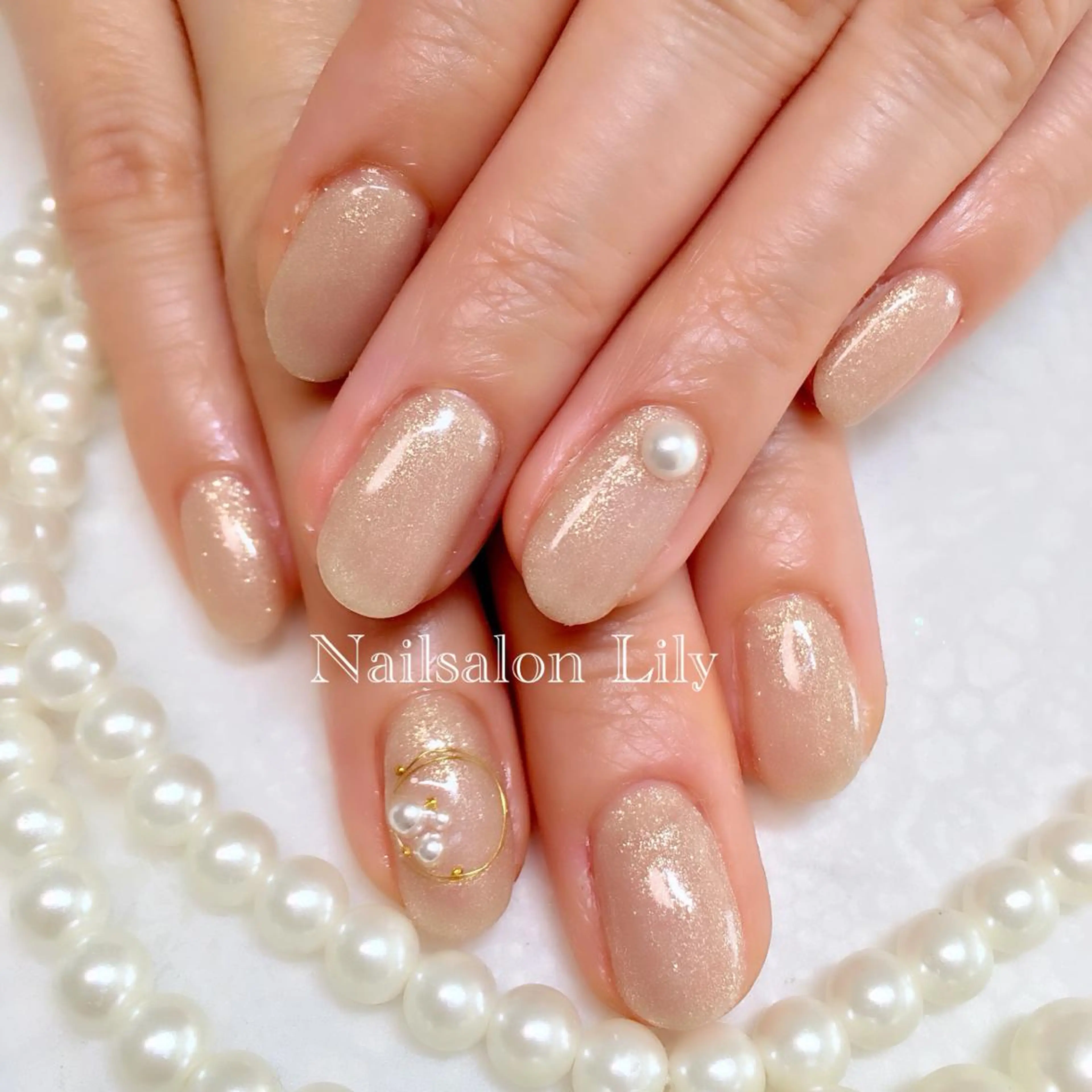 ネイル ゴールド Nailsalon Lilyのネイルデザイン