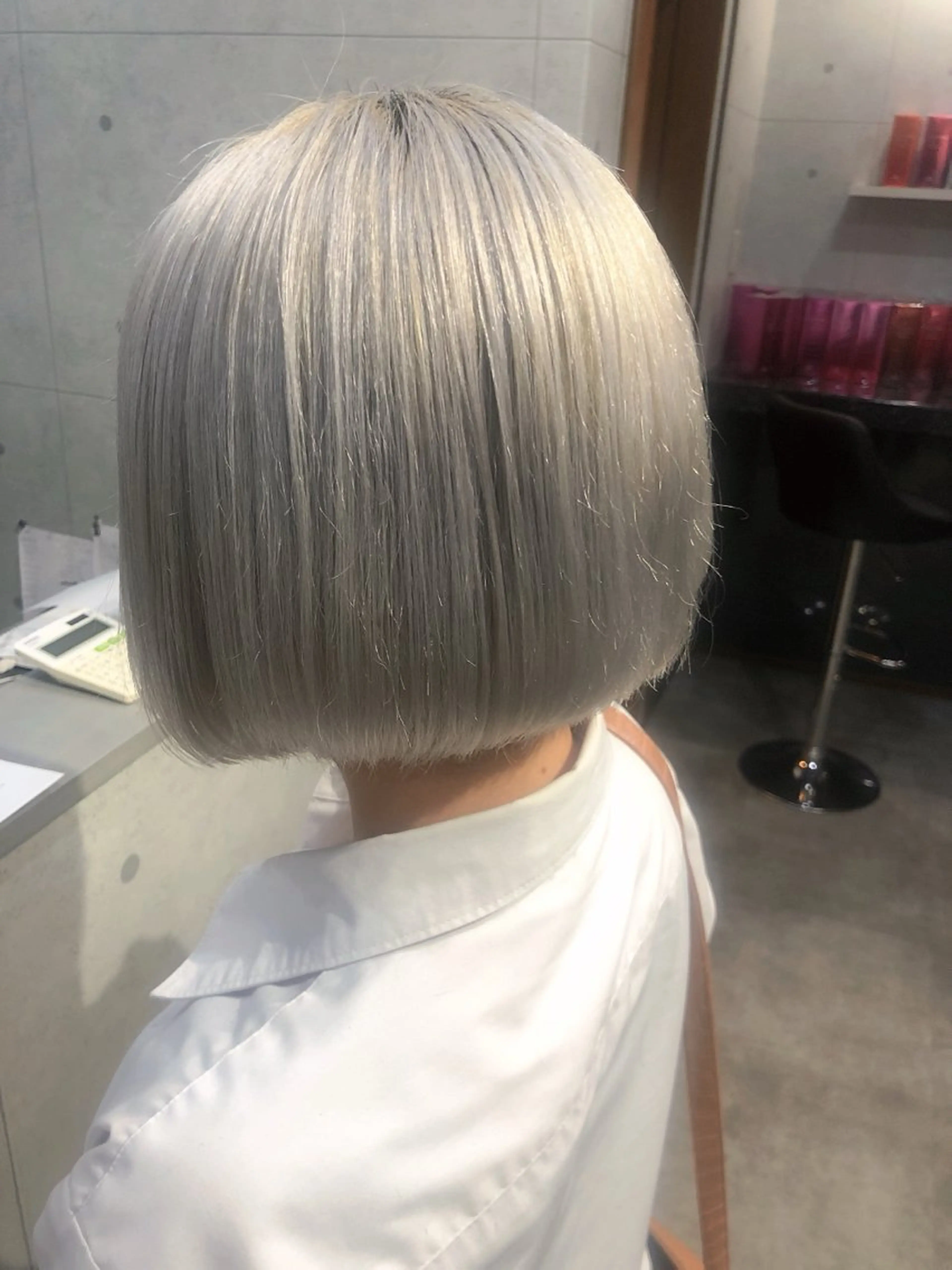 ショート ボブ くびれヘア くせ毛 髪質改善 切りっぱなしロブ カット ヘアカラー REVE所属・REVE美容室 REVEマツエクのヘアスタイル