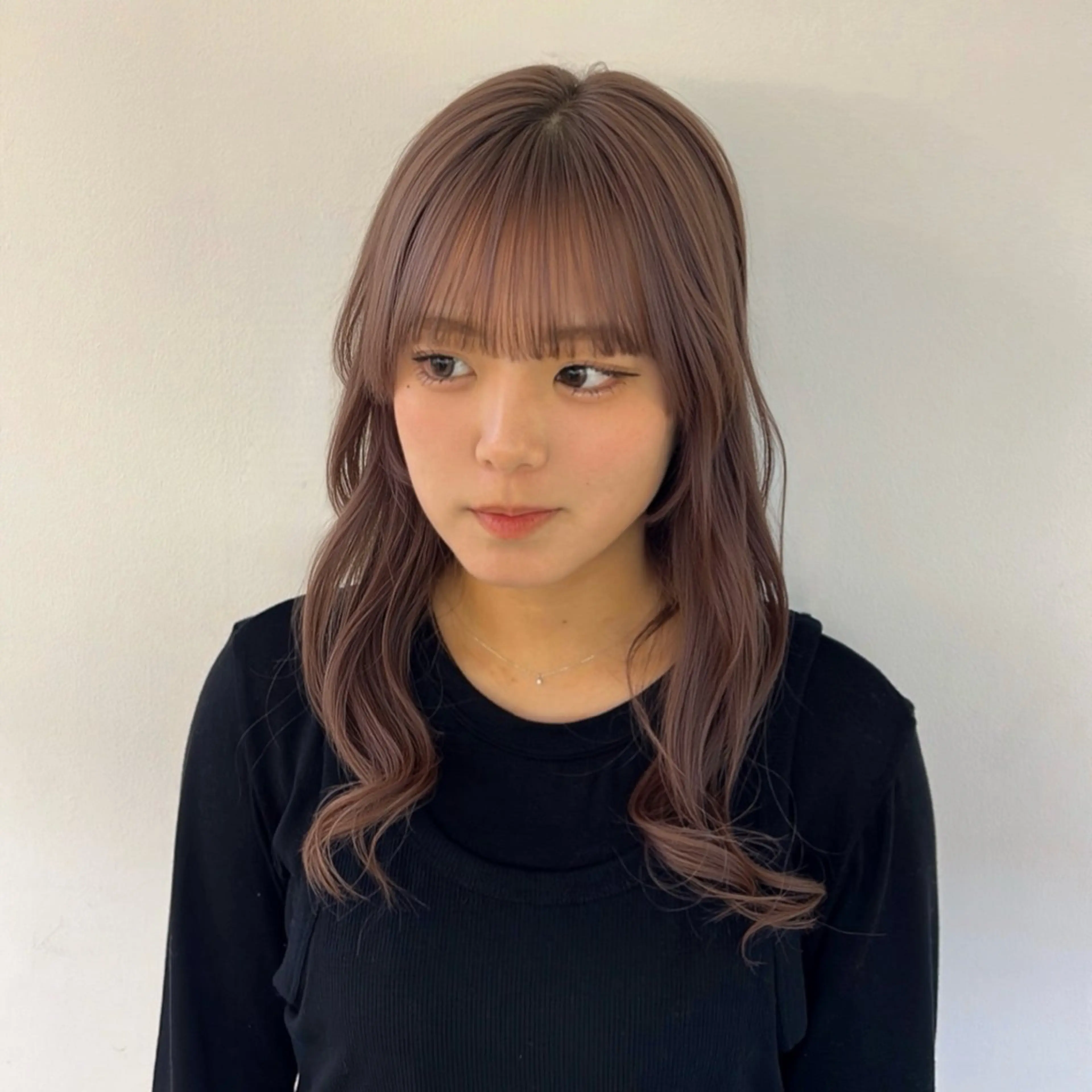 ロング カラー ブリーチ 透明感カラー ラベンダーカラー ラベンダーピンク ブリーチなしカラー ヘアカラー 松井 詩織のヘアスタイル