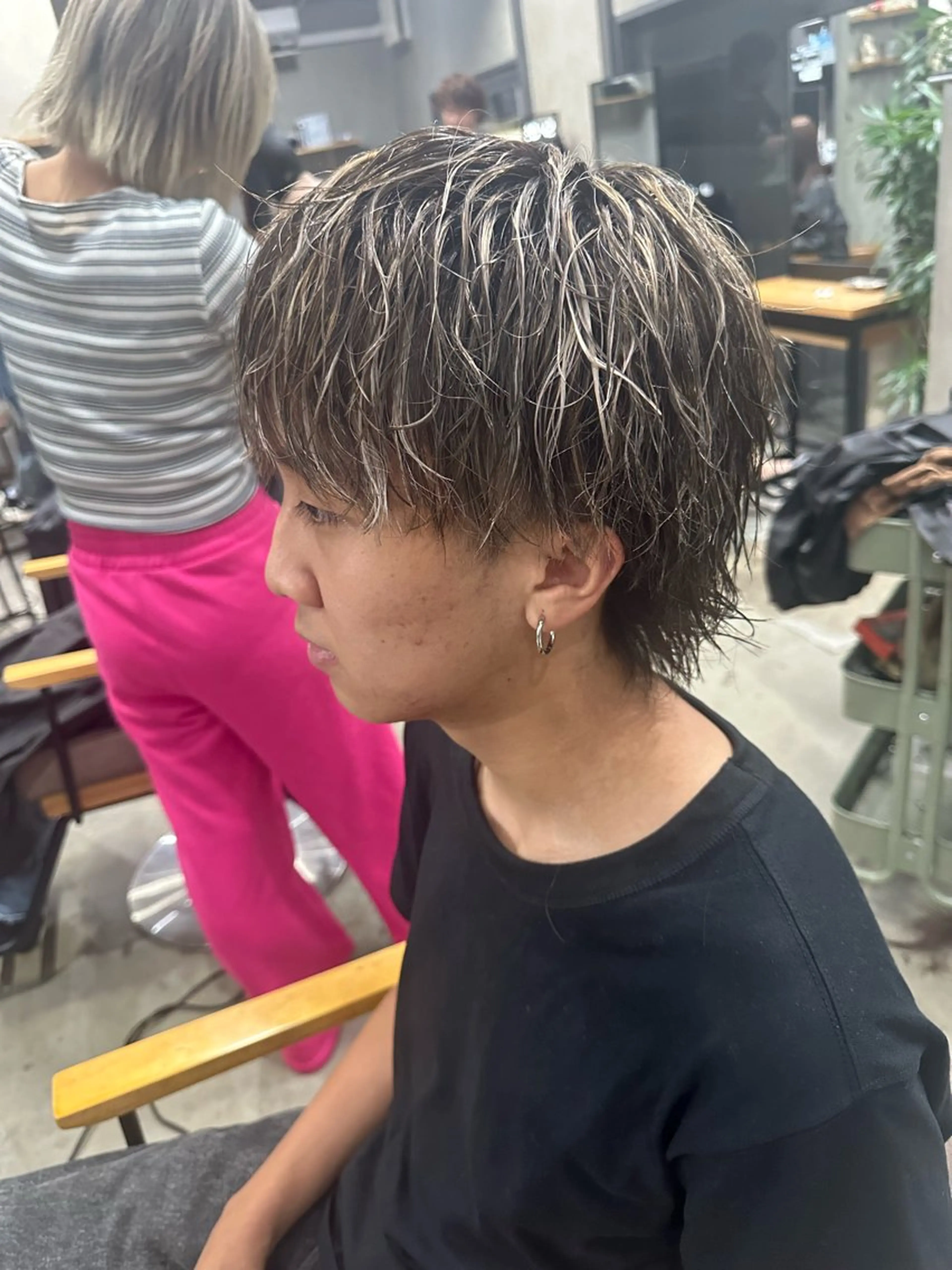 カラー メンズ メンズハイライト ハイライトカラー カット パーマ AiM エイム　韓国レイヤーのヘアスタイル