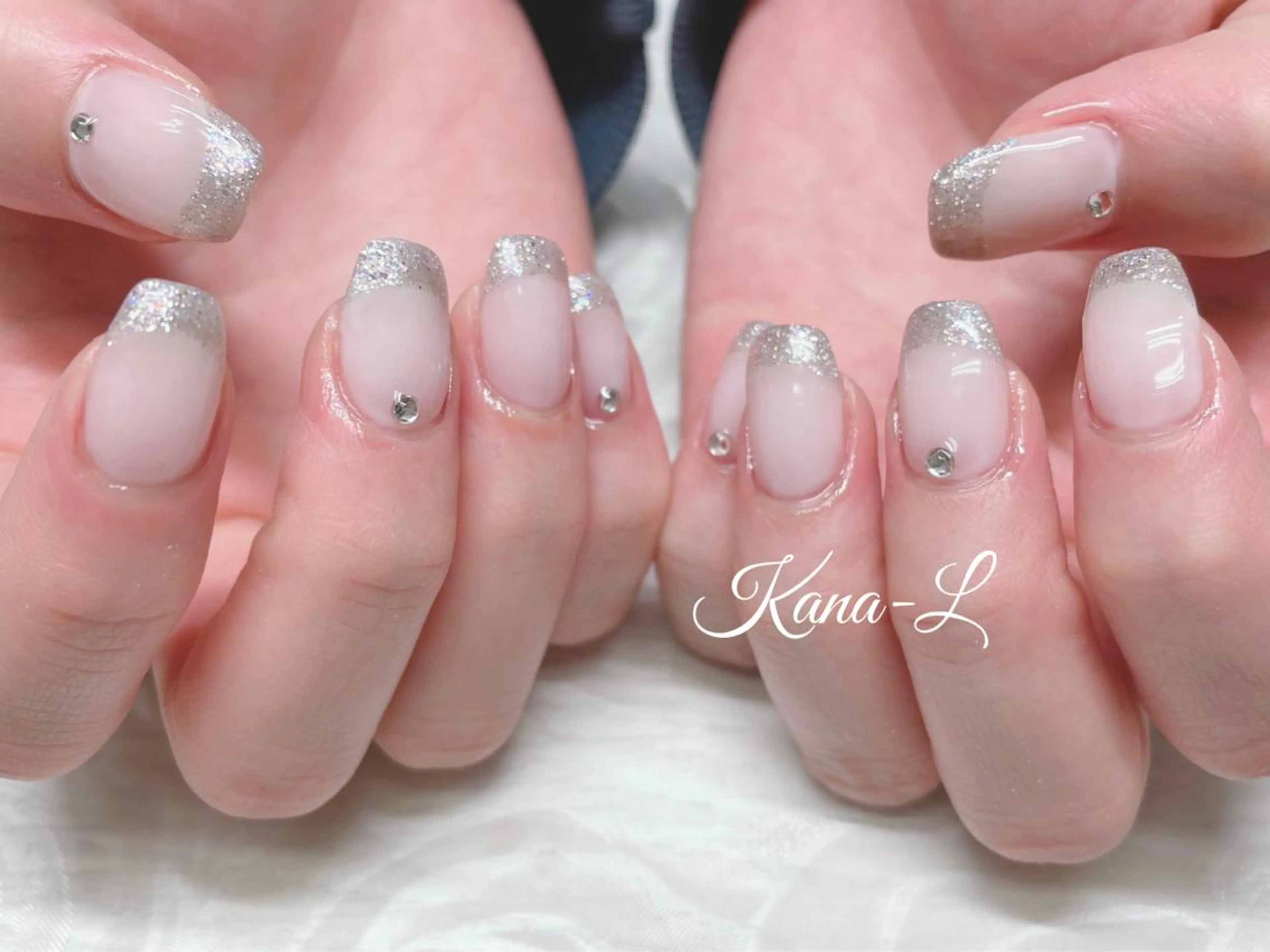 カラー ネイル フレンチネイル ラメ(グリッター) マグネットネイル ホワイト 芦辺 香奈のネイルデザイン