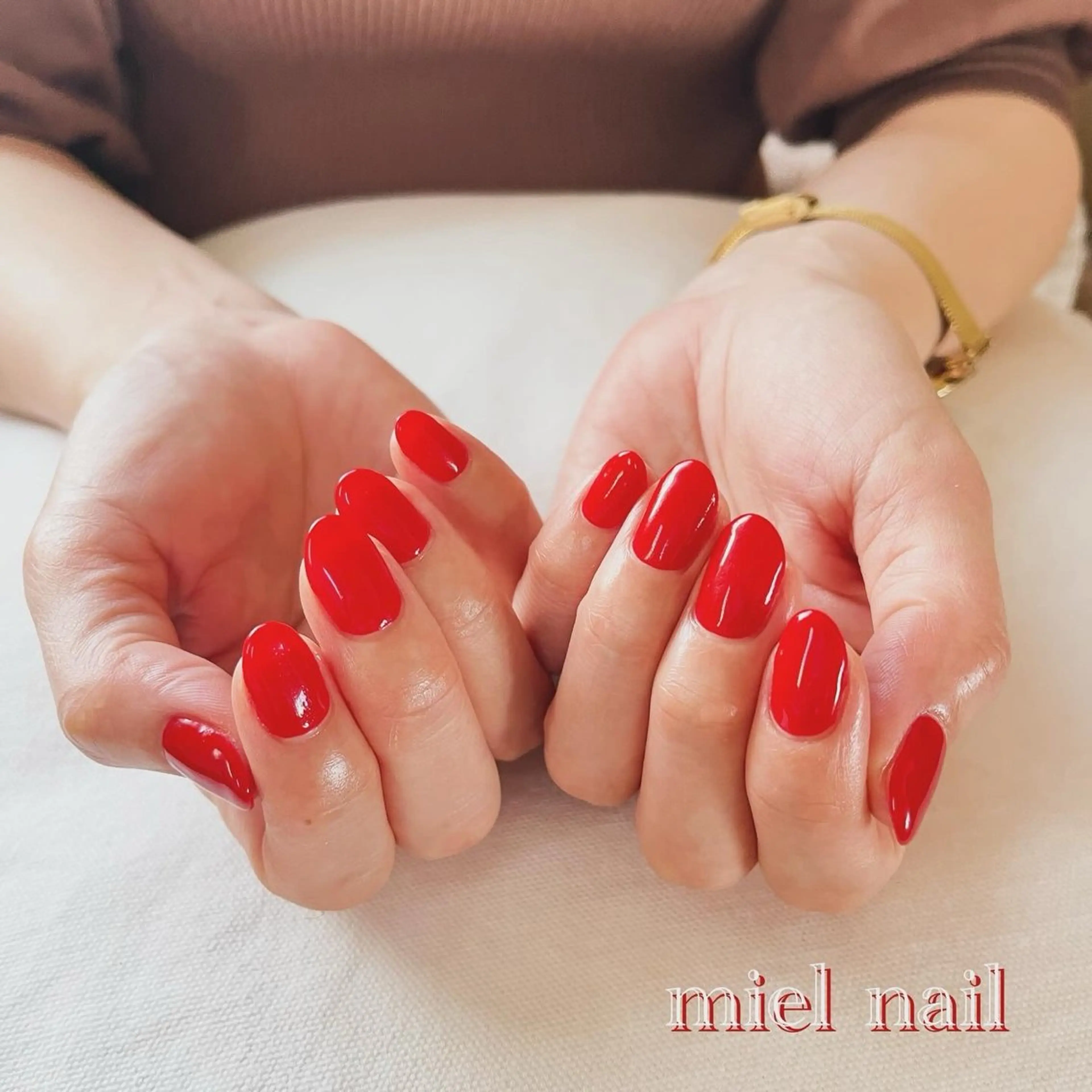 ネイル ワンカラーネイル 赤色 シンプルネイル 冬ネイル ハンドネイル miel nailのネイルデザイン
