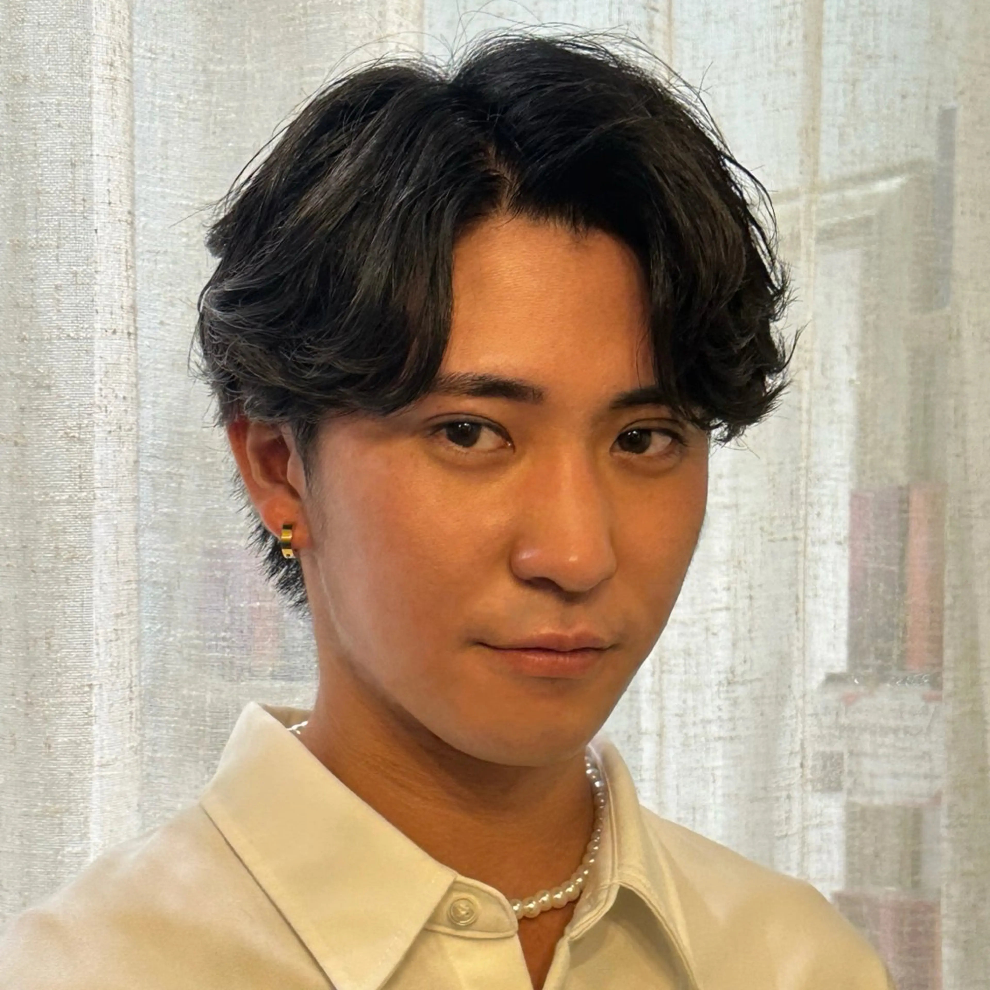 ミディアム メンズ センターパート est-r.Fukuoka所属・マエダルイ🌐 レイヤースタイルのヘアスタイル