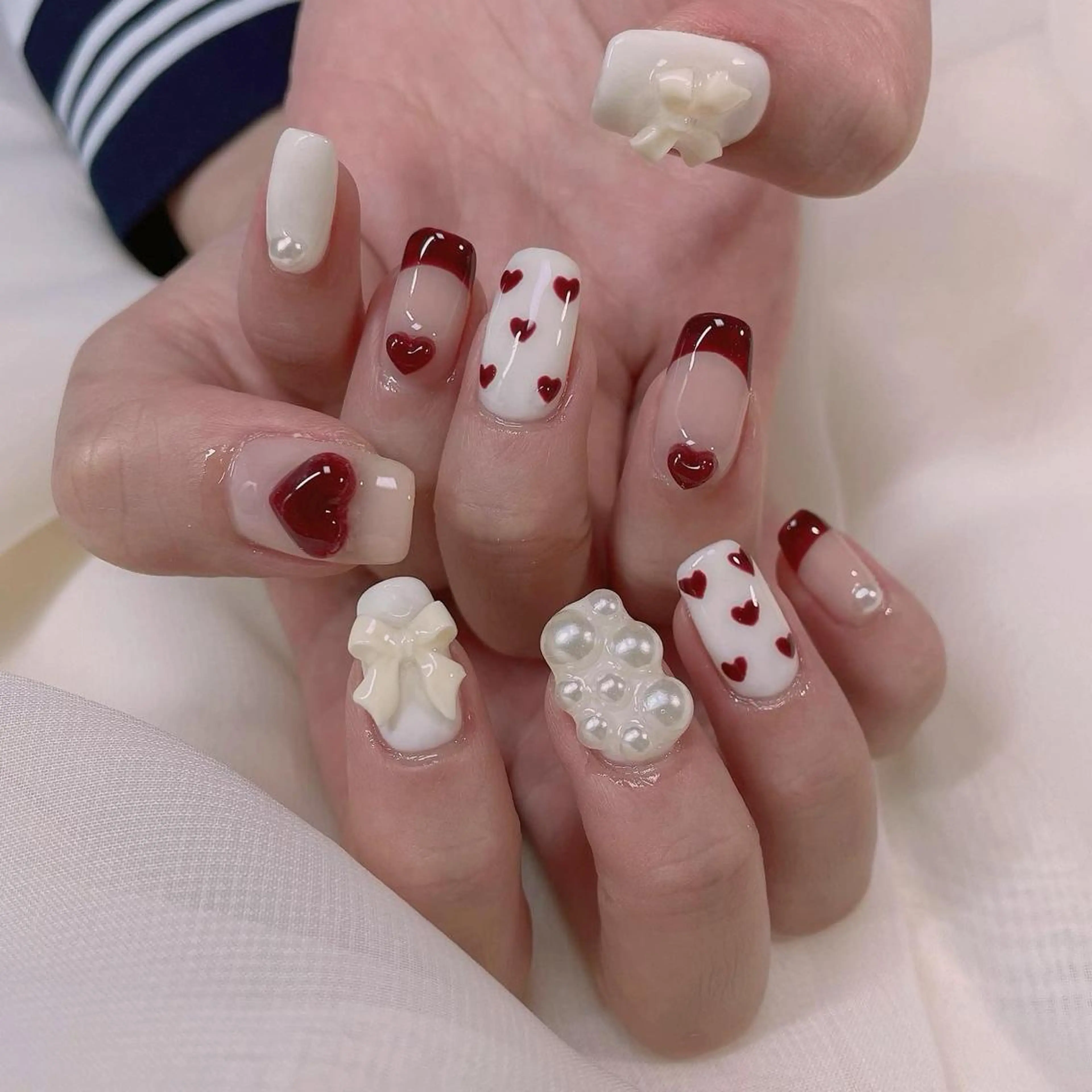 ヘアアレンジ ネイル マツエク・マツパ ガーリー ハンドネイル 𓂃🦢Aurora Swan🌙𓂃のネイルデザイン