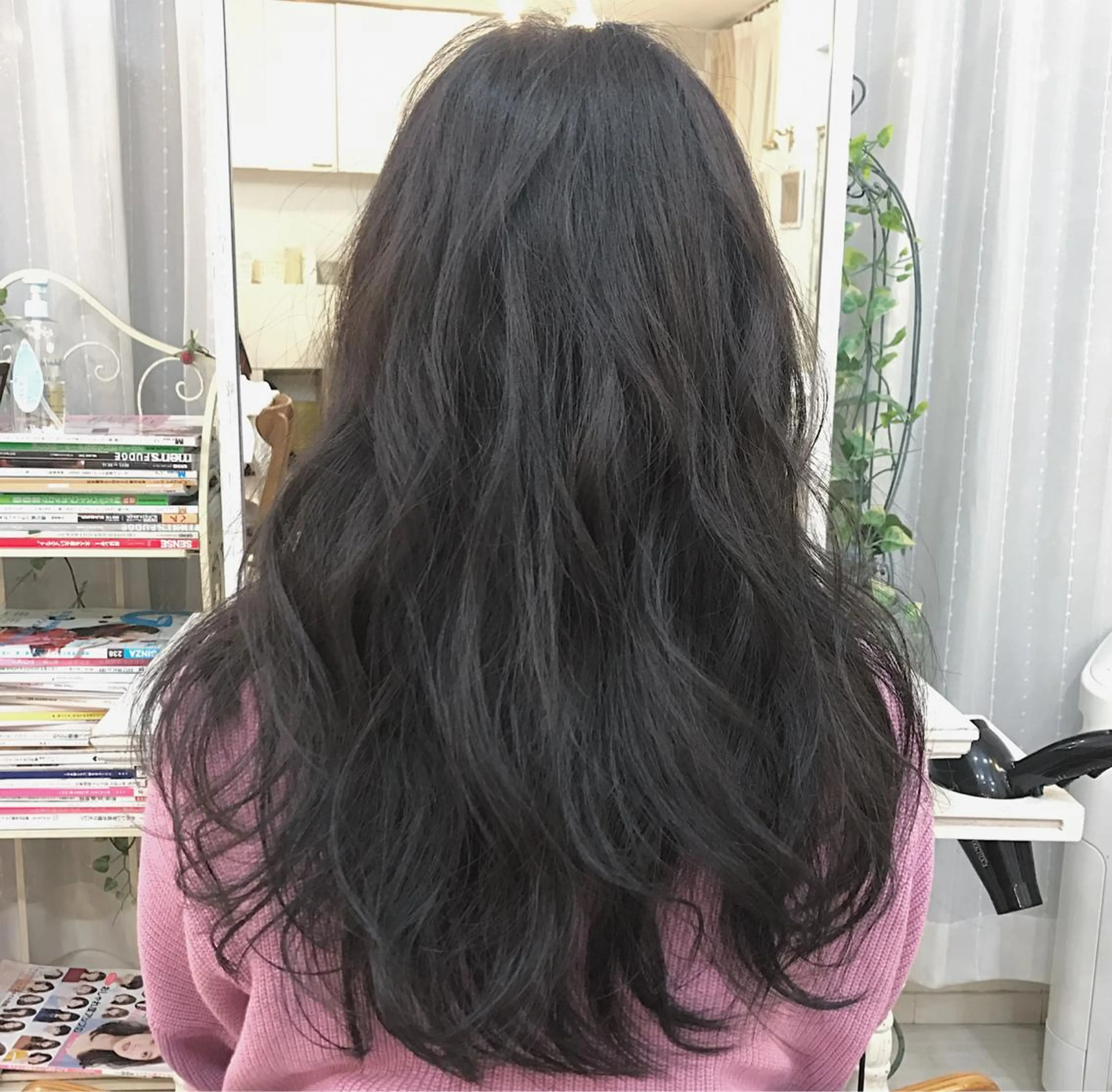 ロング カラー ヘアアレンジ アッシュ Zina渋谷エリア マネージャShionのヘアスタイル