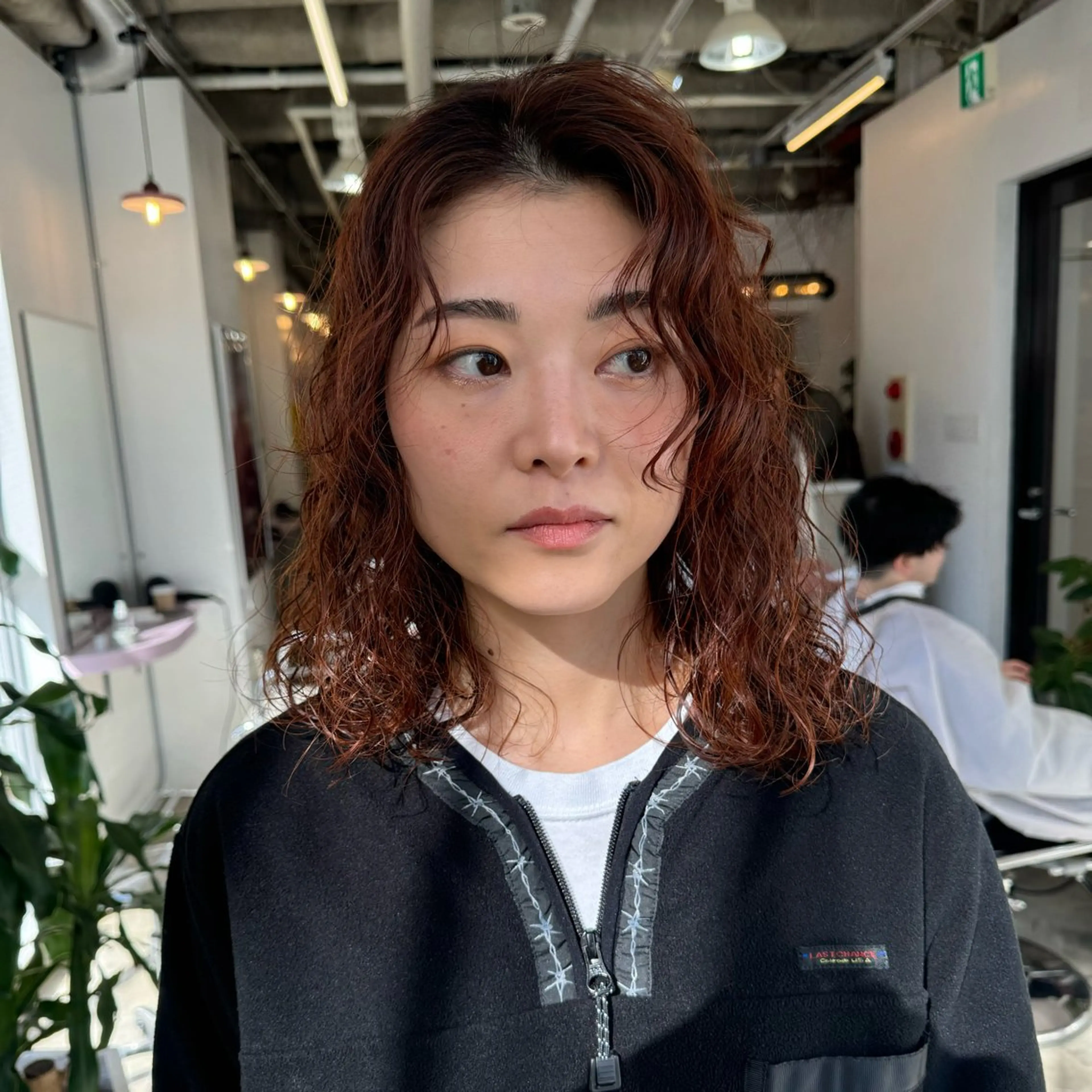 ミディアム カラー パーマ ミディアムパーマ オレンジ レッドカラー カット パーマ 《1.2月クーポン記 載中》小森祐希のヘアスタイル