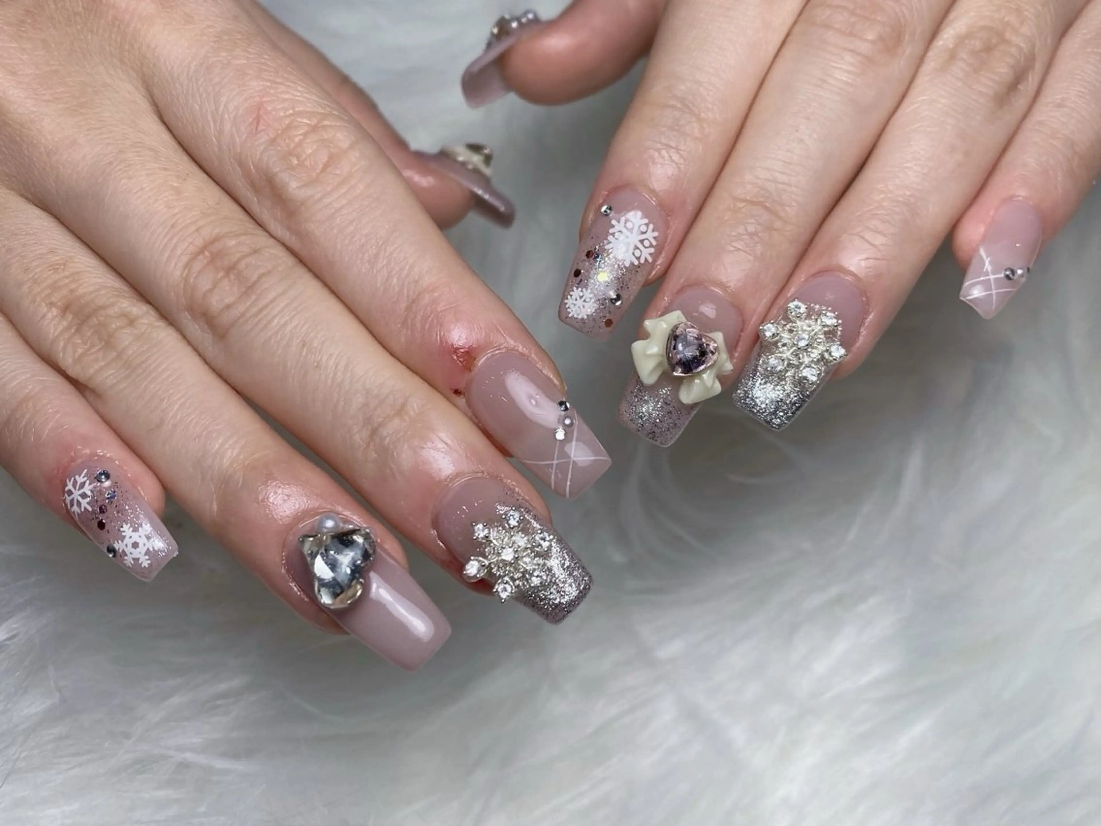 ネイル 冬ネイル クリスマス ハンドネイル ハンドケア 🫧M. nailsのネイルデザイン