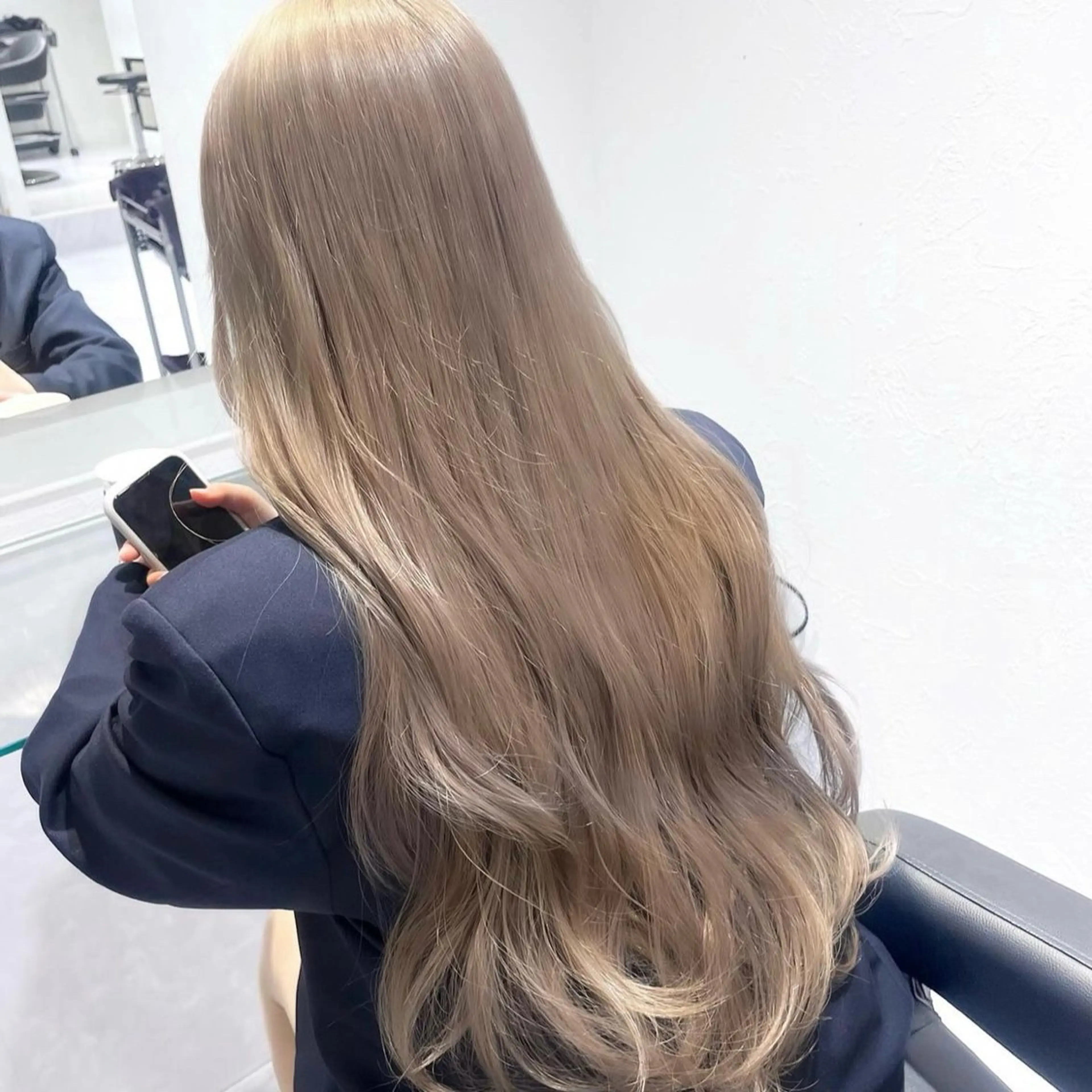 ロング カラー 🫧うる艶トレンド 🫧透明感カラーのヘアスタイル