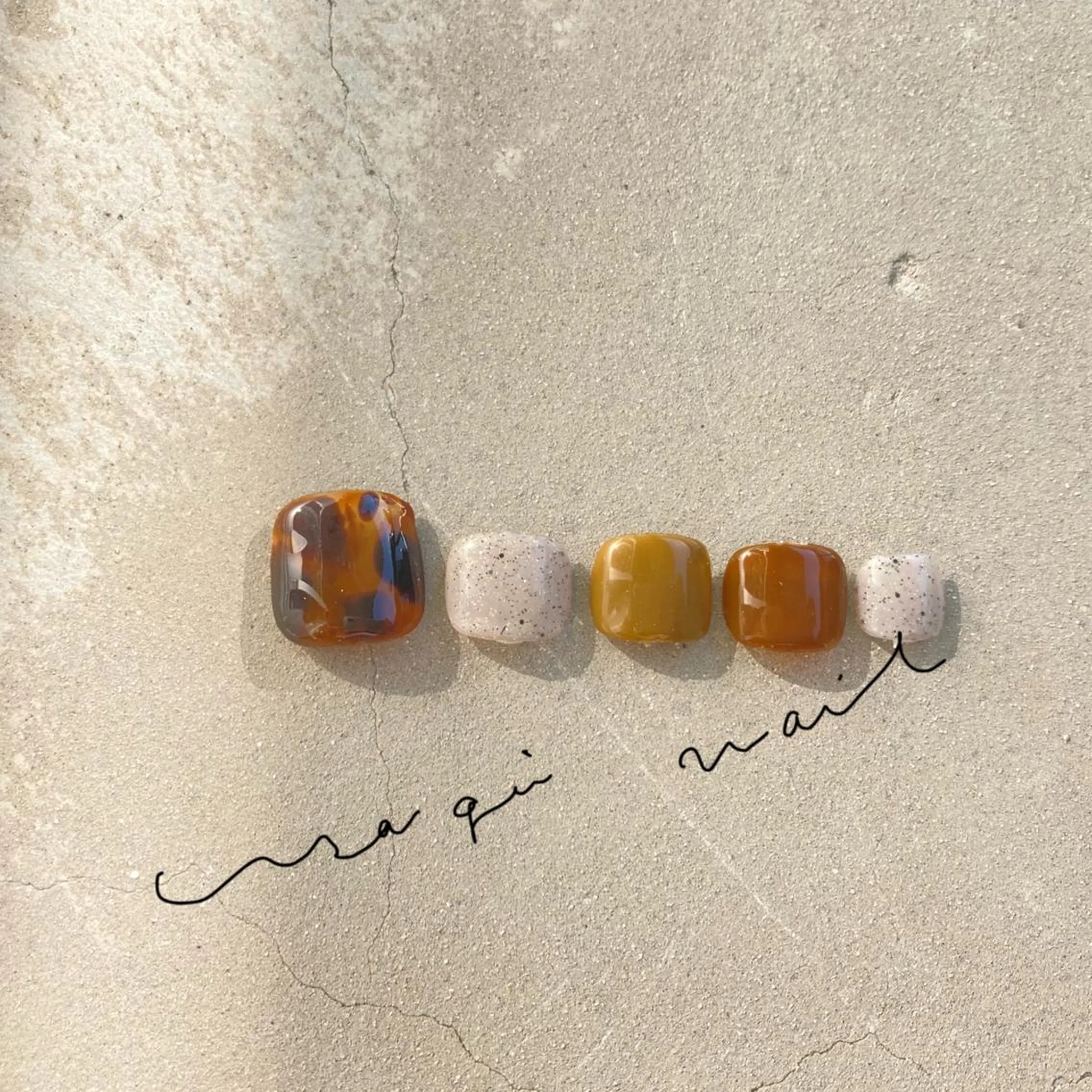 ネイル べっ甲ネイル フットネイル ニュアンスネイル ショートネイル フットネイル usagi nailのネイルデザイン