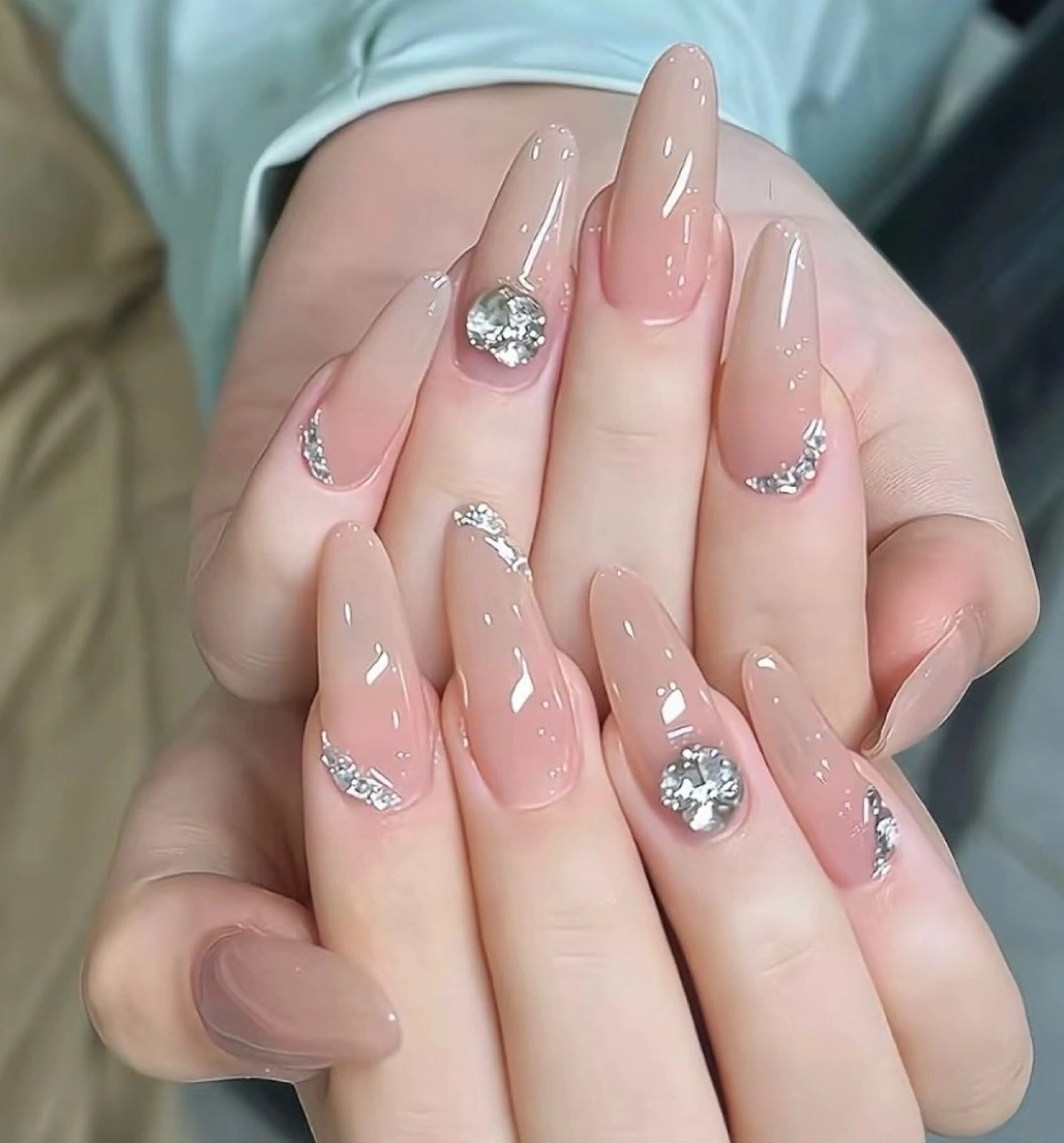 ネイル ハンドネイル MoonNail ユリ🌸のネイルデザイン
