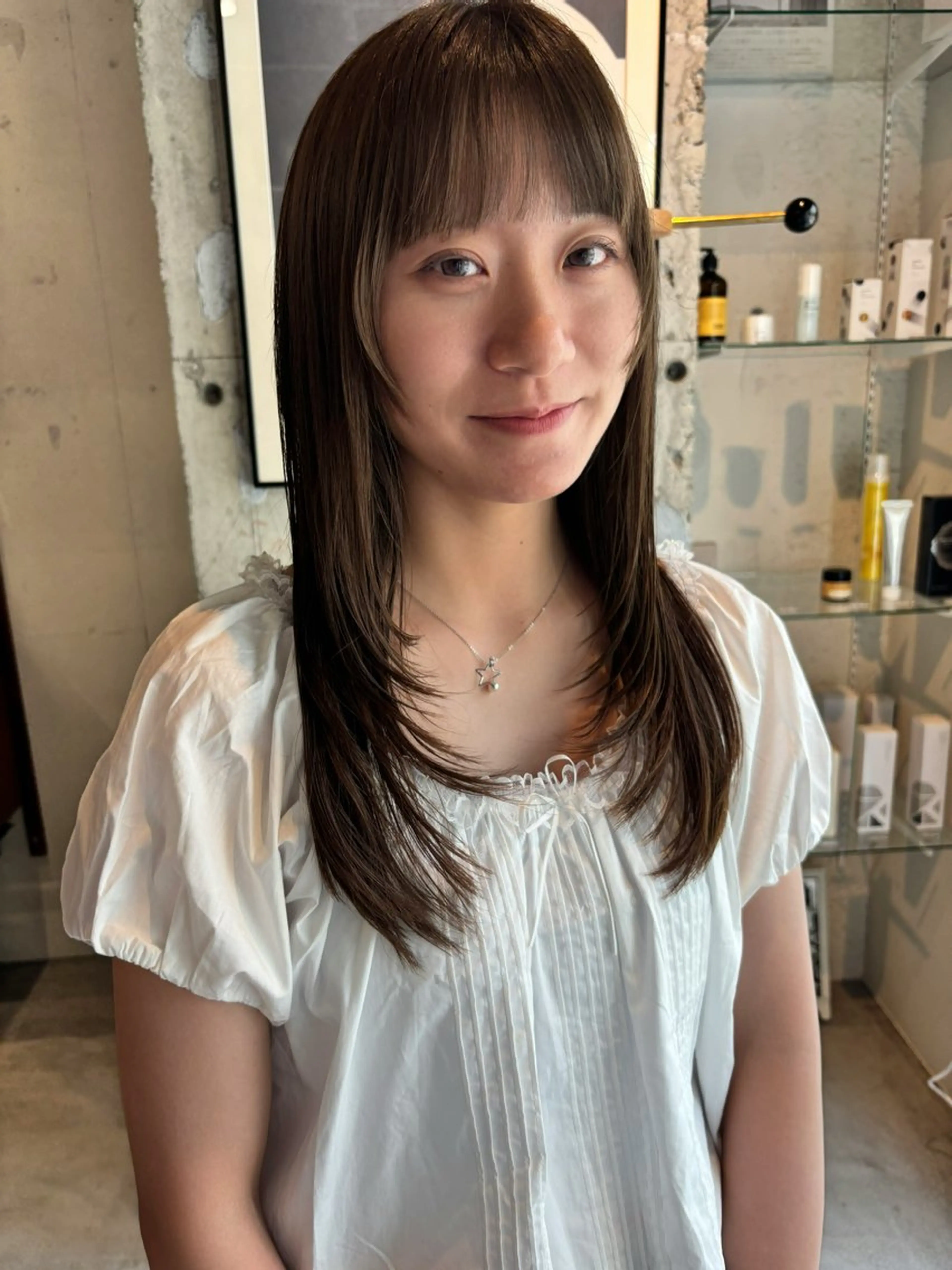 セミロング カラー オリーブカラー レイヤーカット 永田 愛莉のヘアスタイル