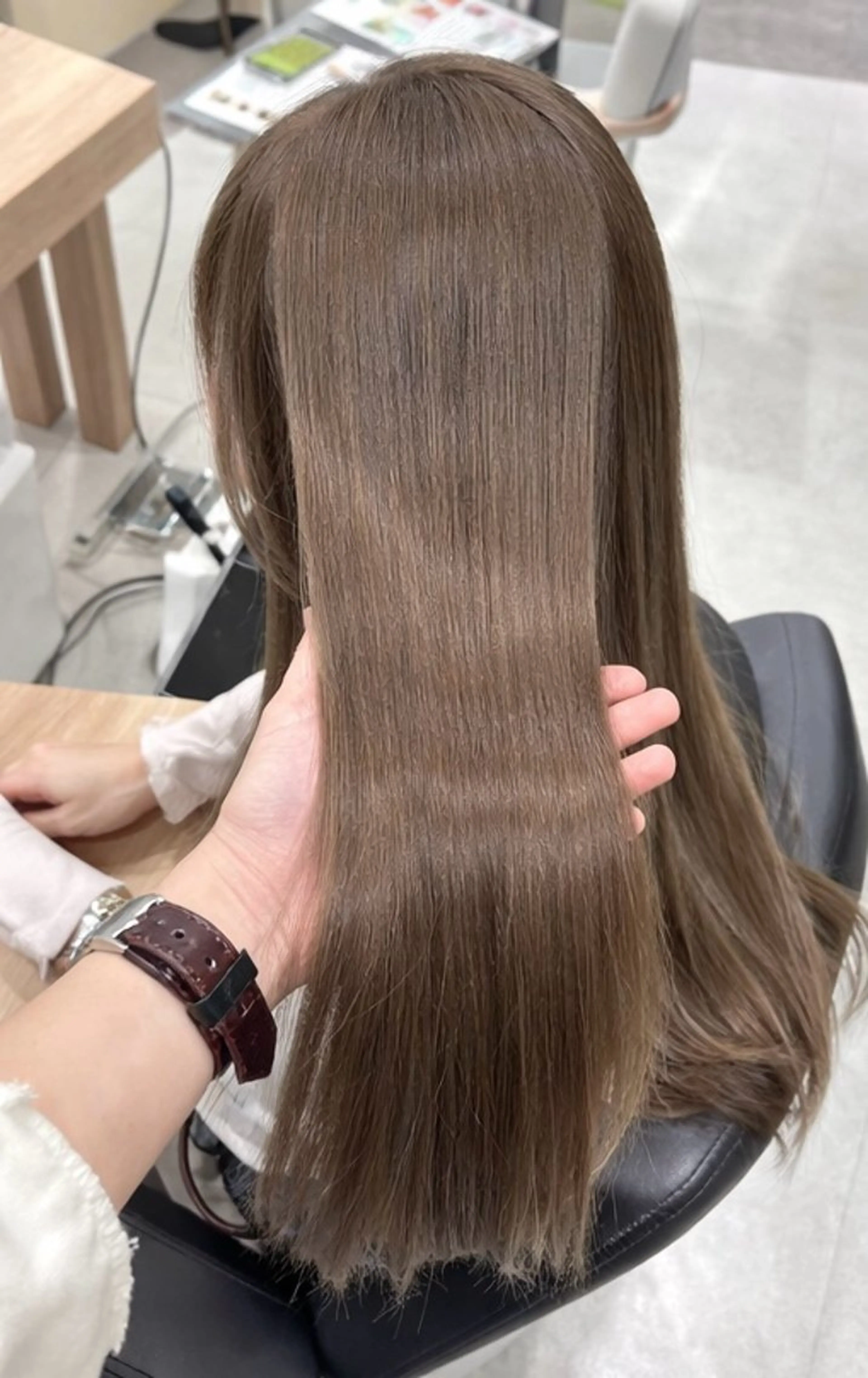 カラー ベージュカラー オリーブベージュ ヘアカラー トリートメント 《ブリーチ/赤み消し /髪質改善》若松良樹のヘアスタイル