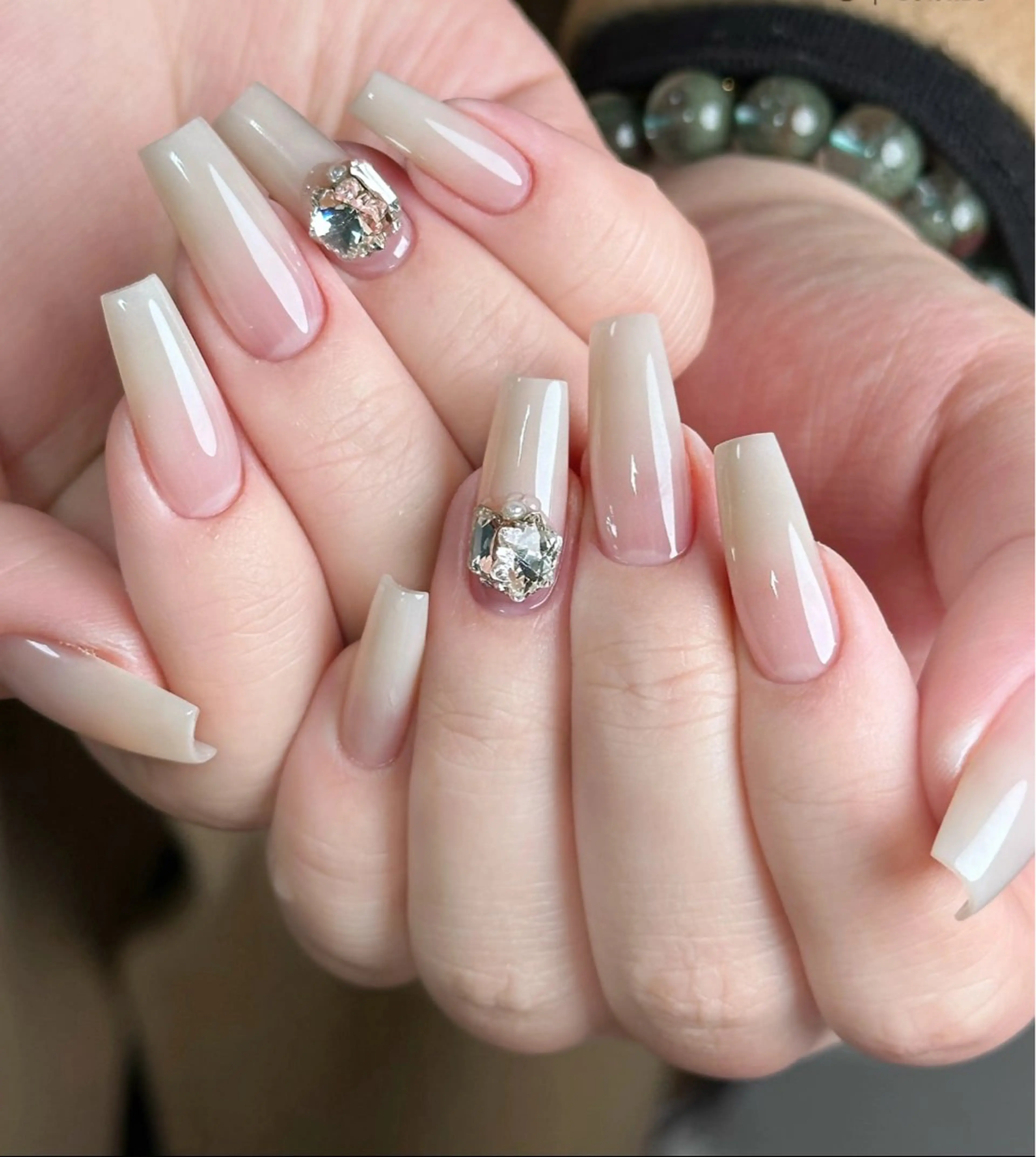 ネイル ハンドネイル Maggie チョウチョウのネイルデザイン