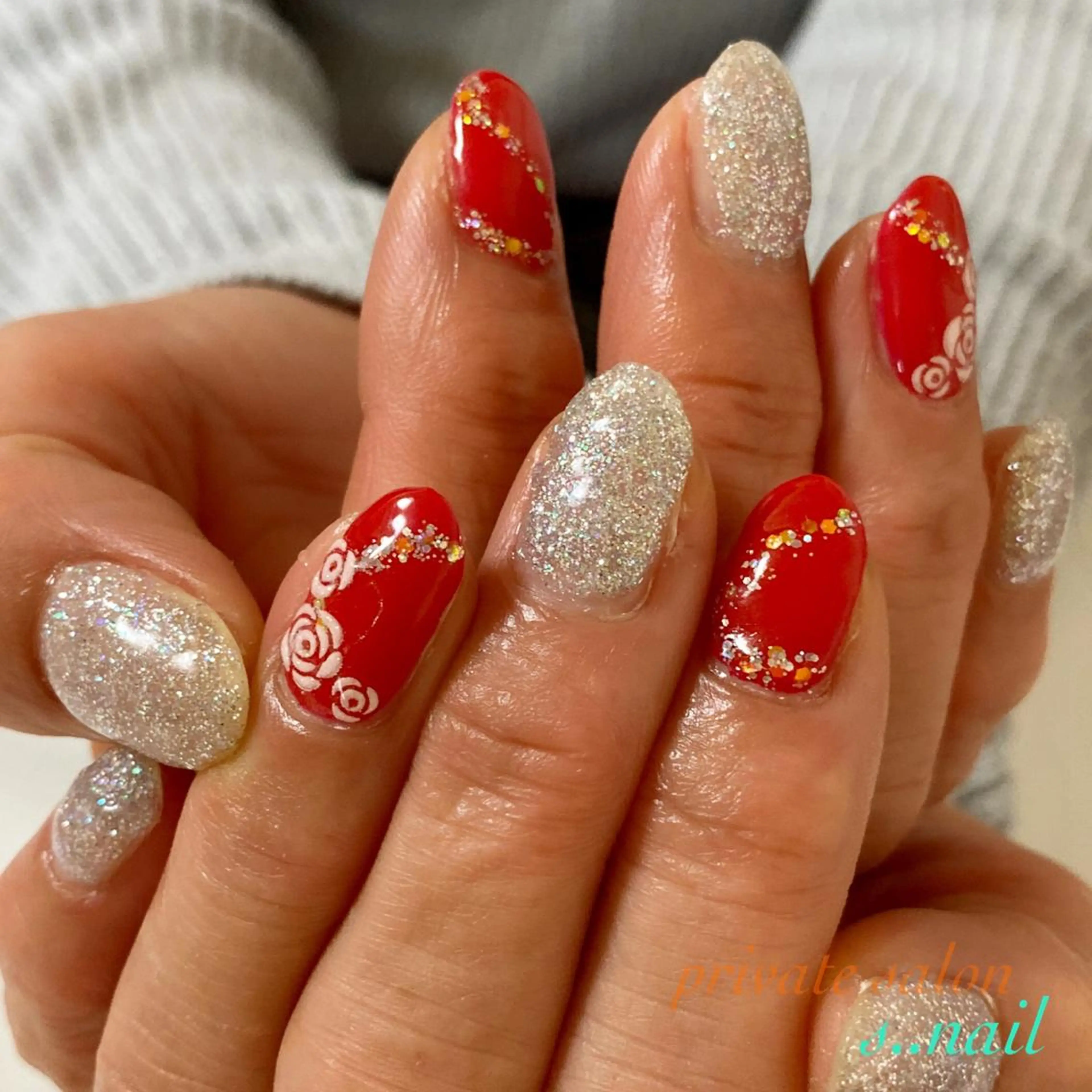 ネイル ラメ(グリッター) 赤色 シルバー ホワイト 冬ネイル ハンドネイル フットネイル s..nail / MORITAのネイルデザイン
