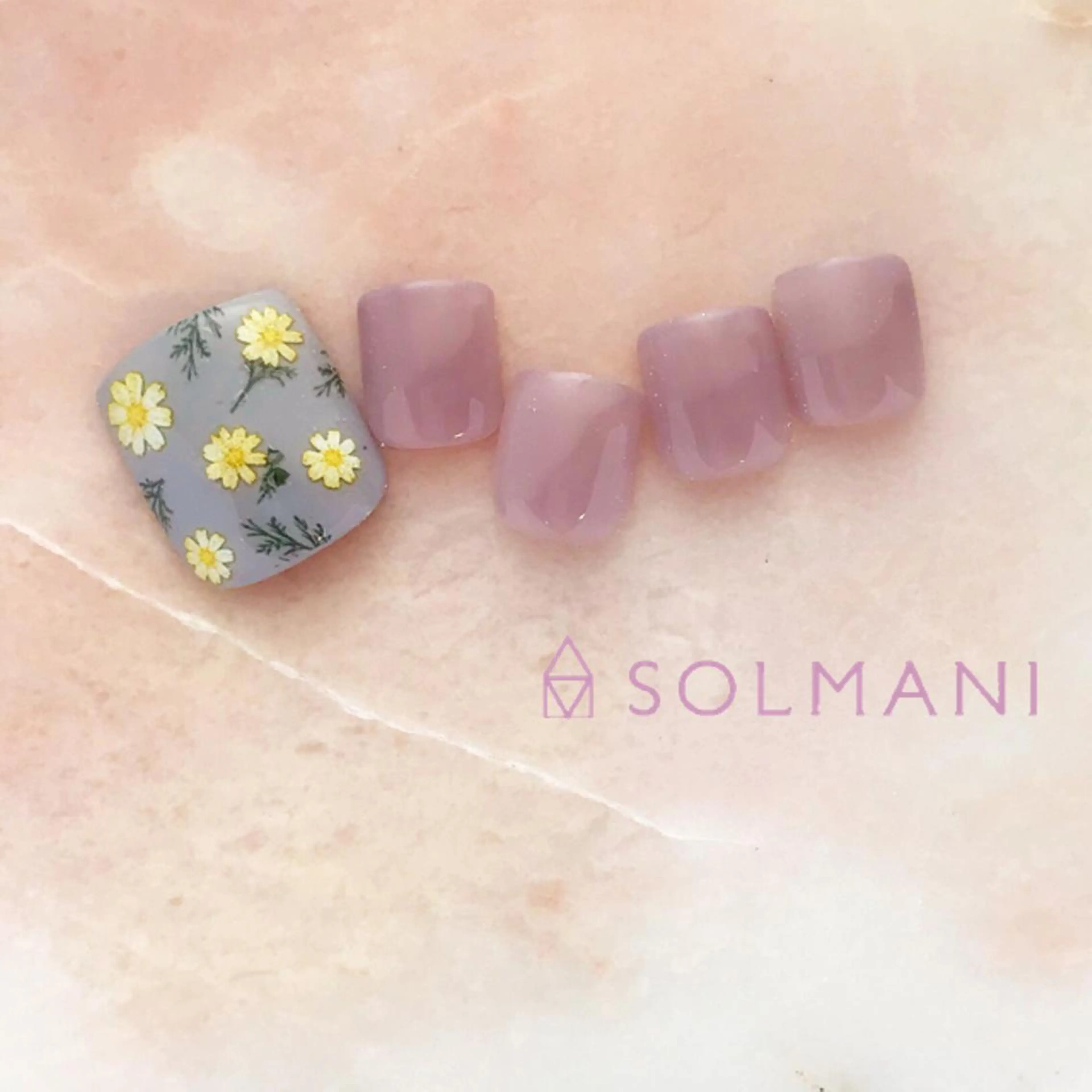 ネイル SOLMANI 予約担当のネイルデザイン