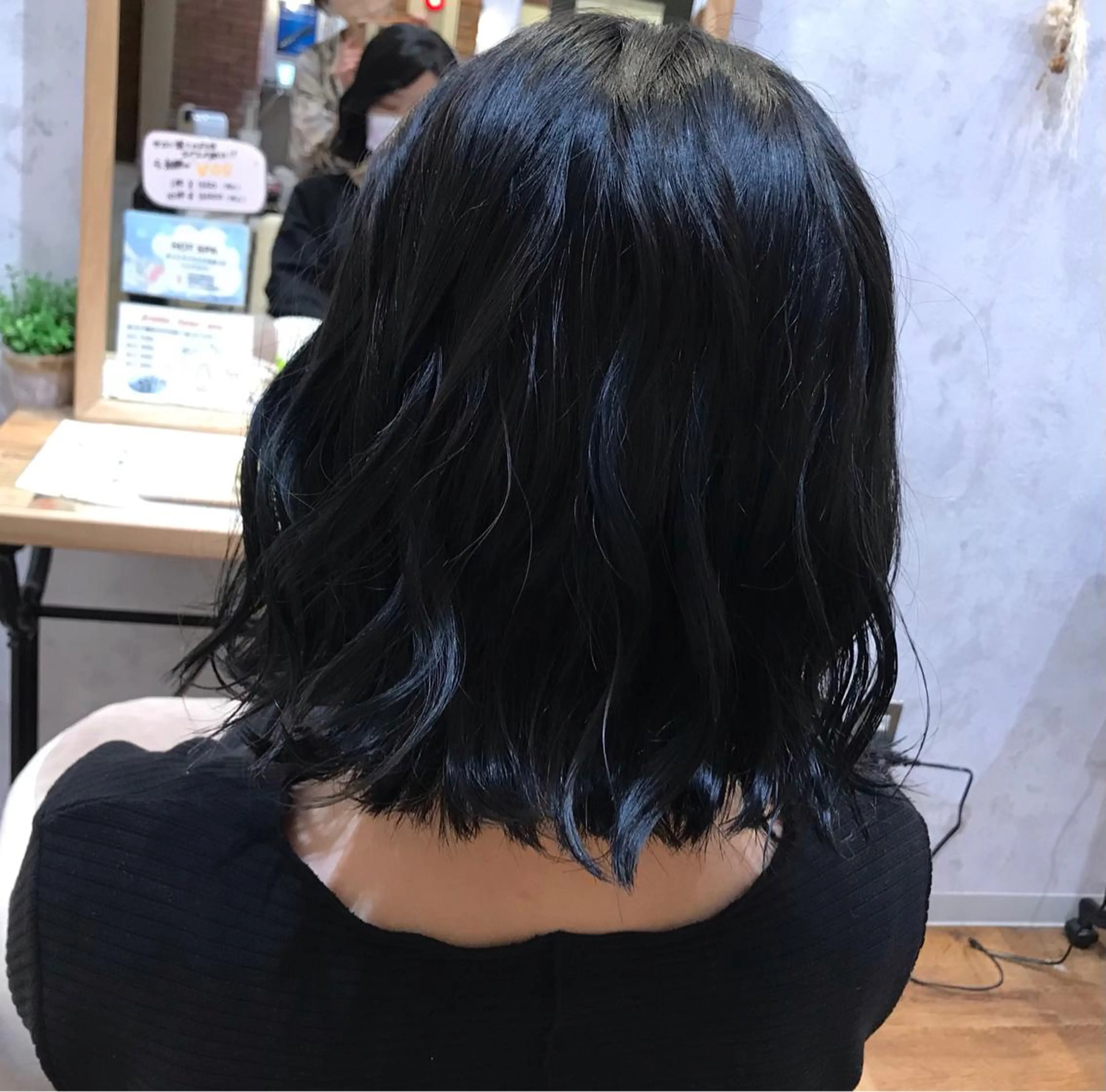 ミディアム カラー ネイビーカラー 三條場 彩夏のヘアスタイル