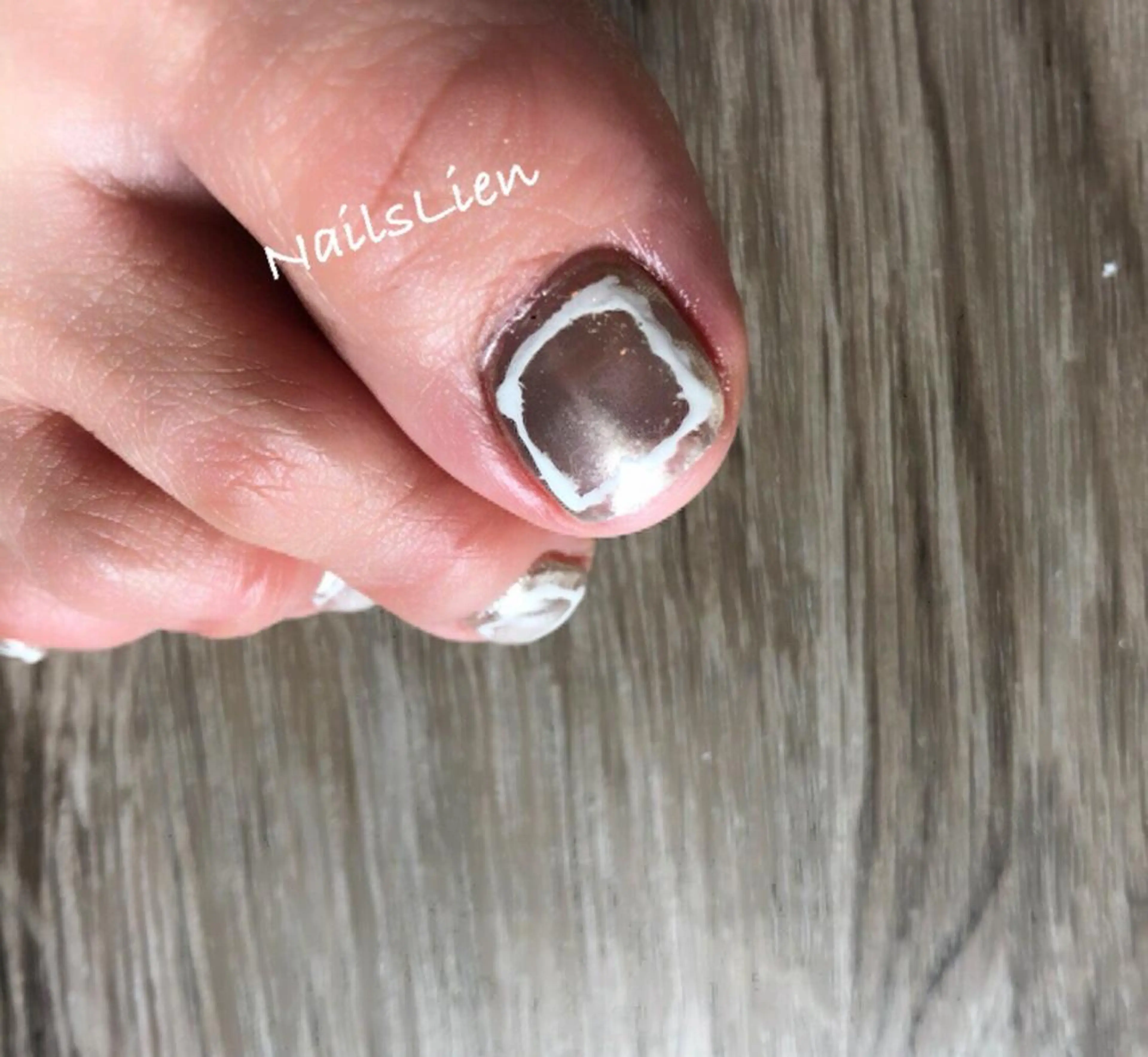 ネイル フットネイル ジェルネイル ミラーネイル ワンカラーネイル シルバー 凛 リンのネイルデザイン