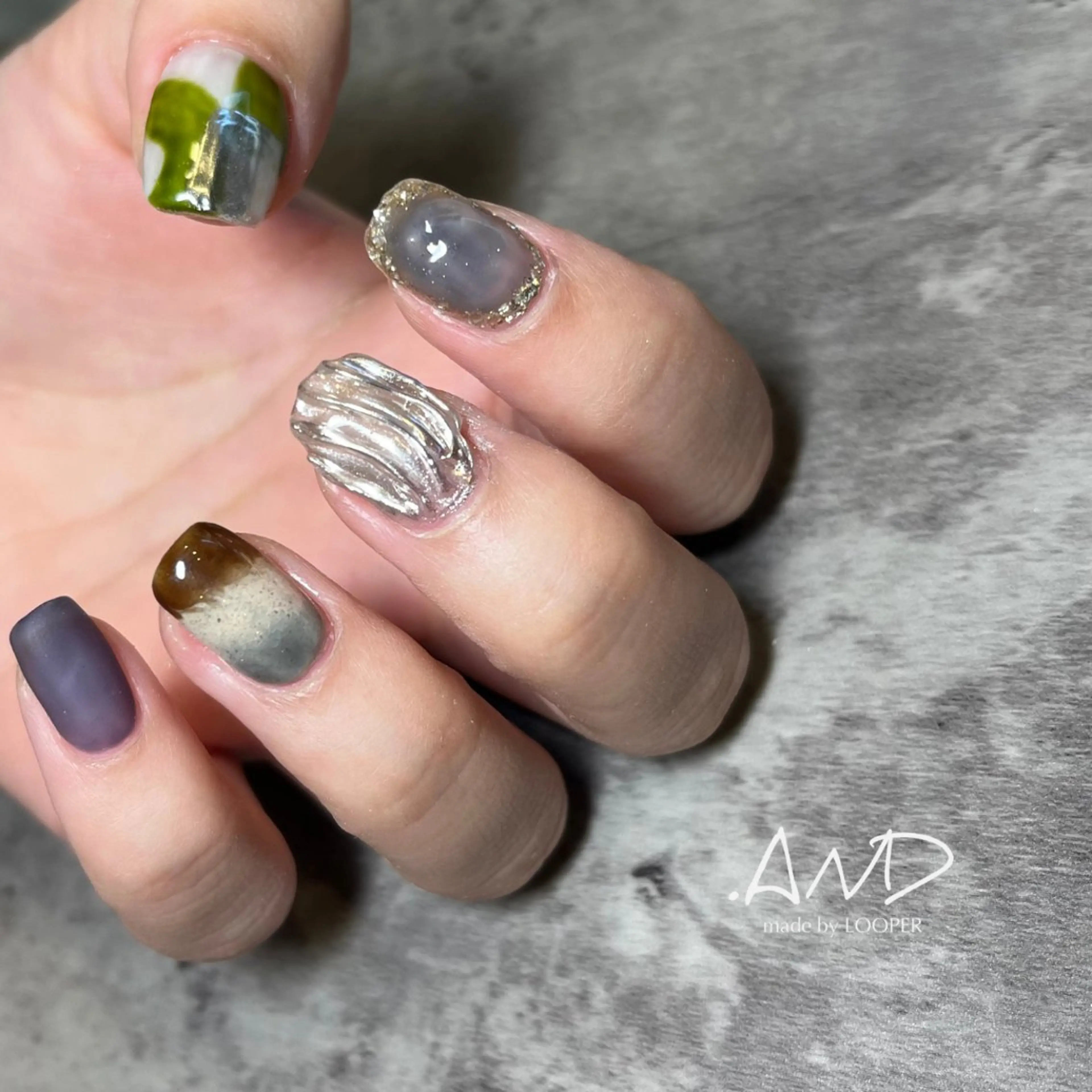 ネイル アートネイル ニュアンスネイル ハンドネイル LOOPER所属・mzh ...のネイルデザイン