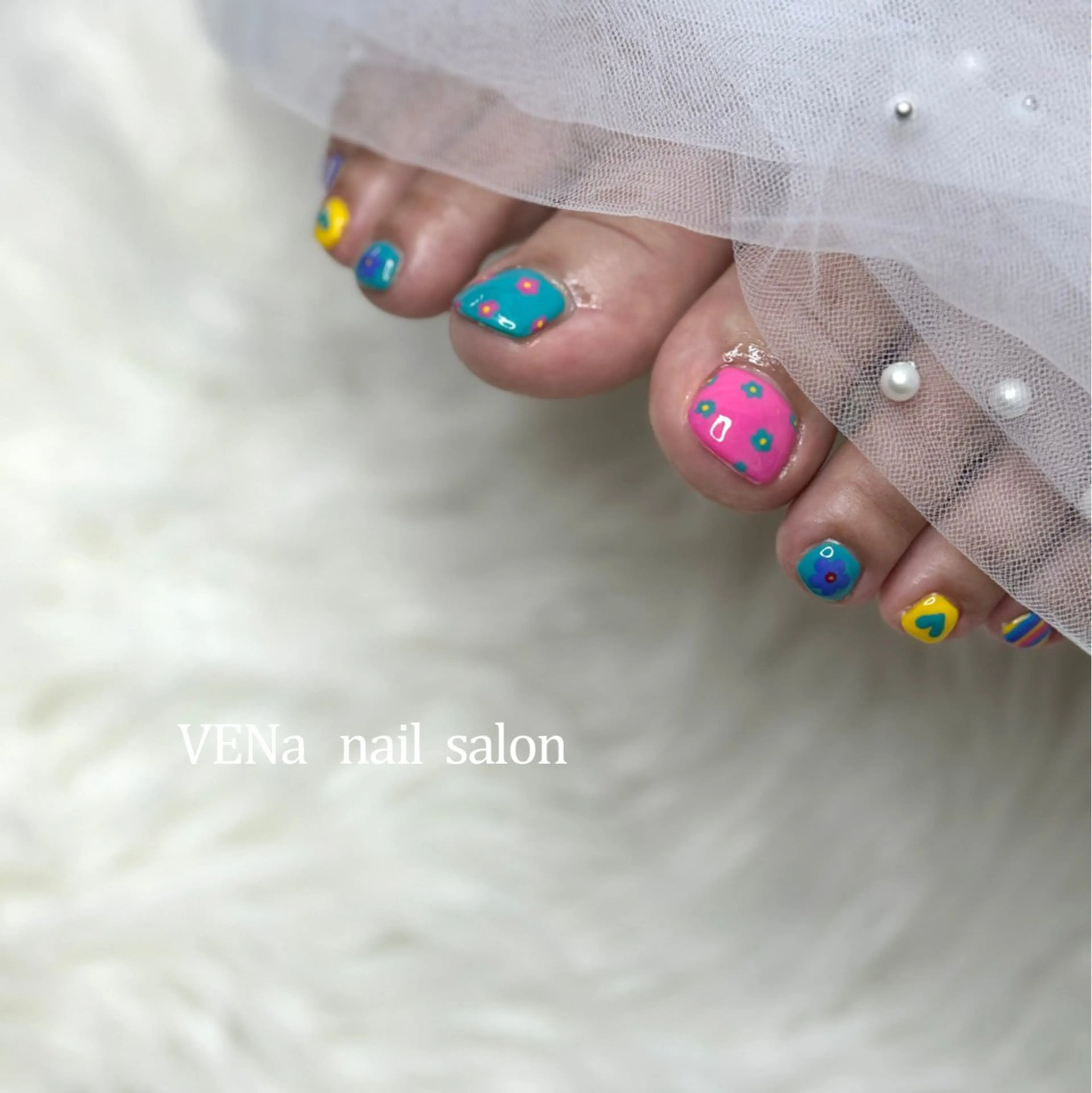 ネイル オーロラネイル フラッシュネイル フットネイル フレンチネイル 氷ネイル・うるうるネイル フットネイル VENa eye＆ nail salonのマツエク・マツパデザイン