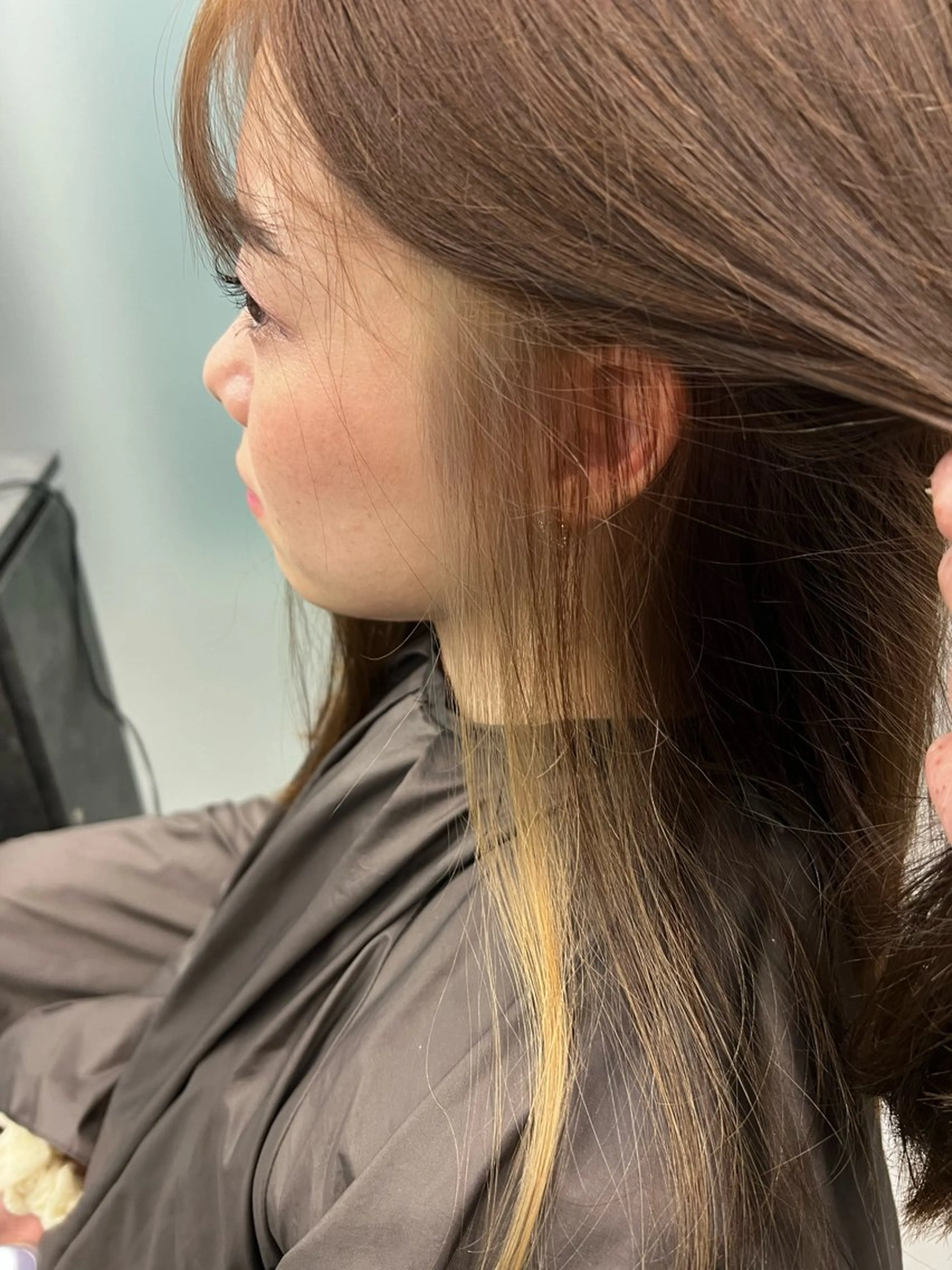 セミロング カラー イヤリングカラー ハイトーン /愛子のヘアスタイル