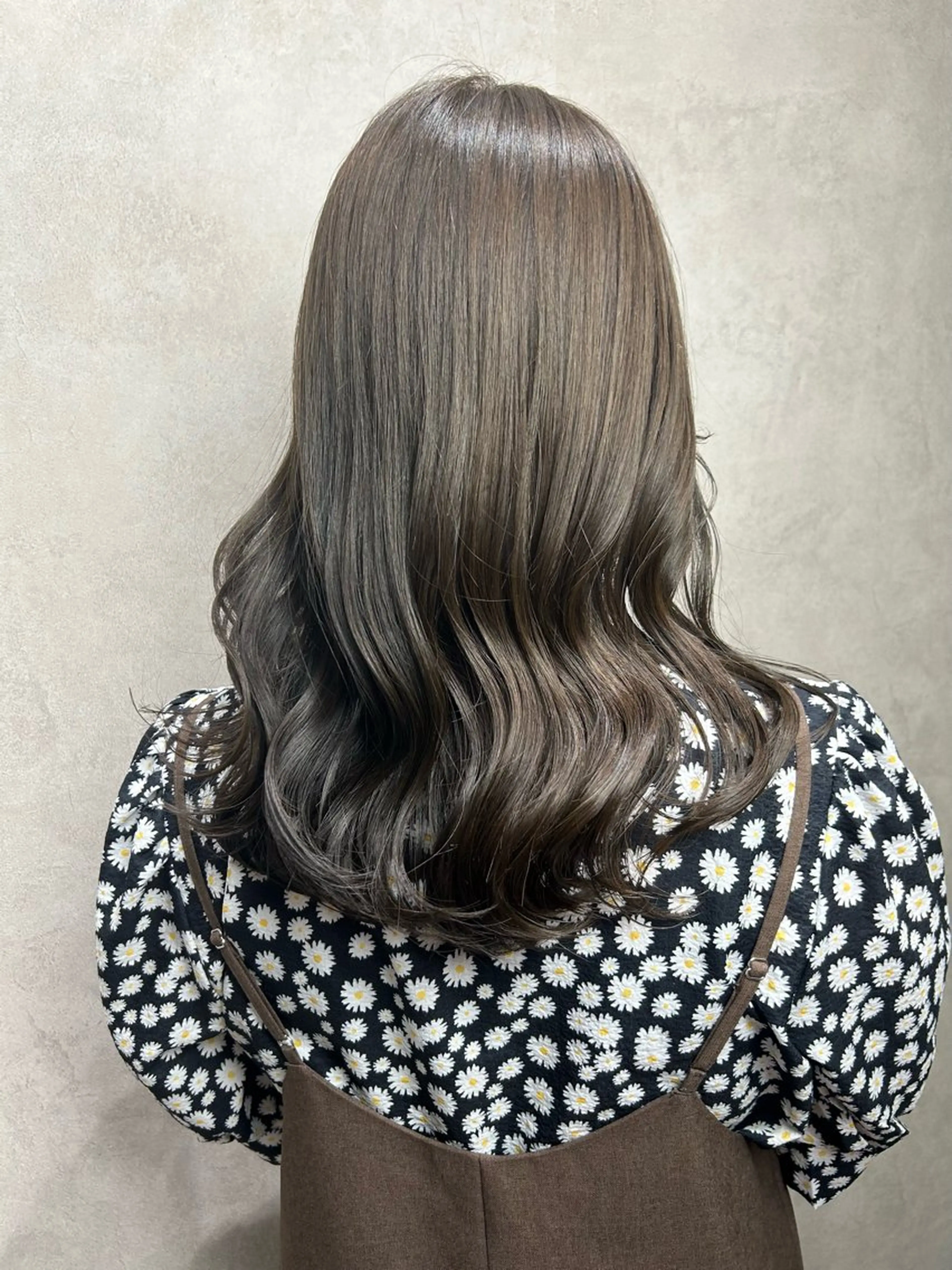 セミロング カラー グレージュ オリーブグレージュ オリーブグレー ヘアカラー 💎色落ち綺麗に白肌 ラベンダー💎りんのヘアスタイル