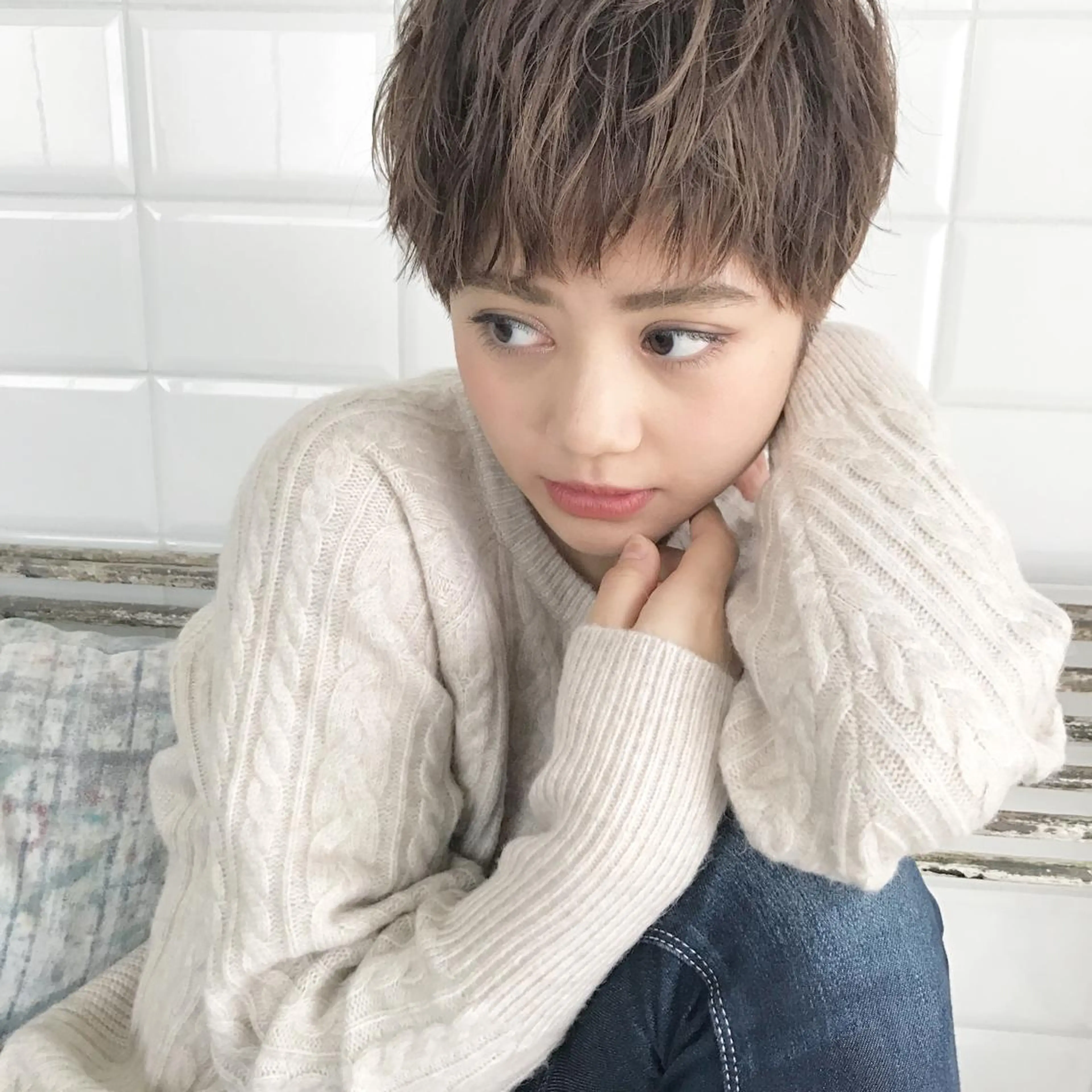 ショート カラー 顔周りカット 伊 杏のヘアスタイル