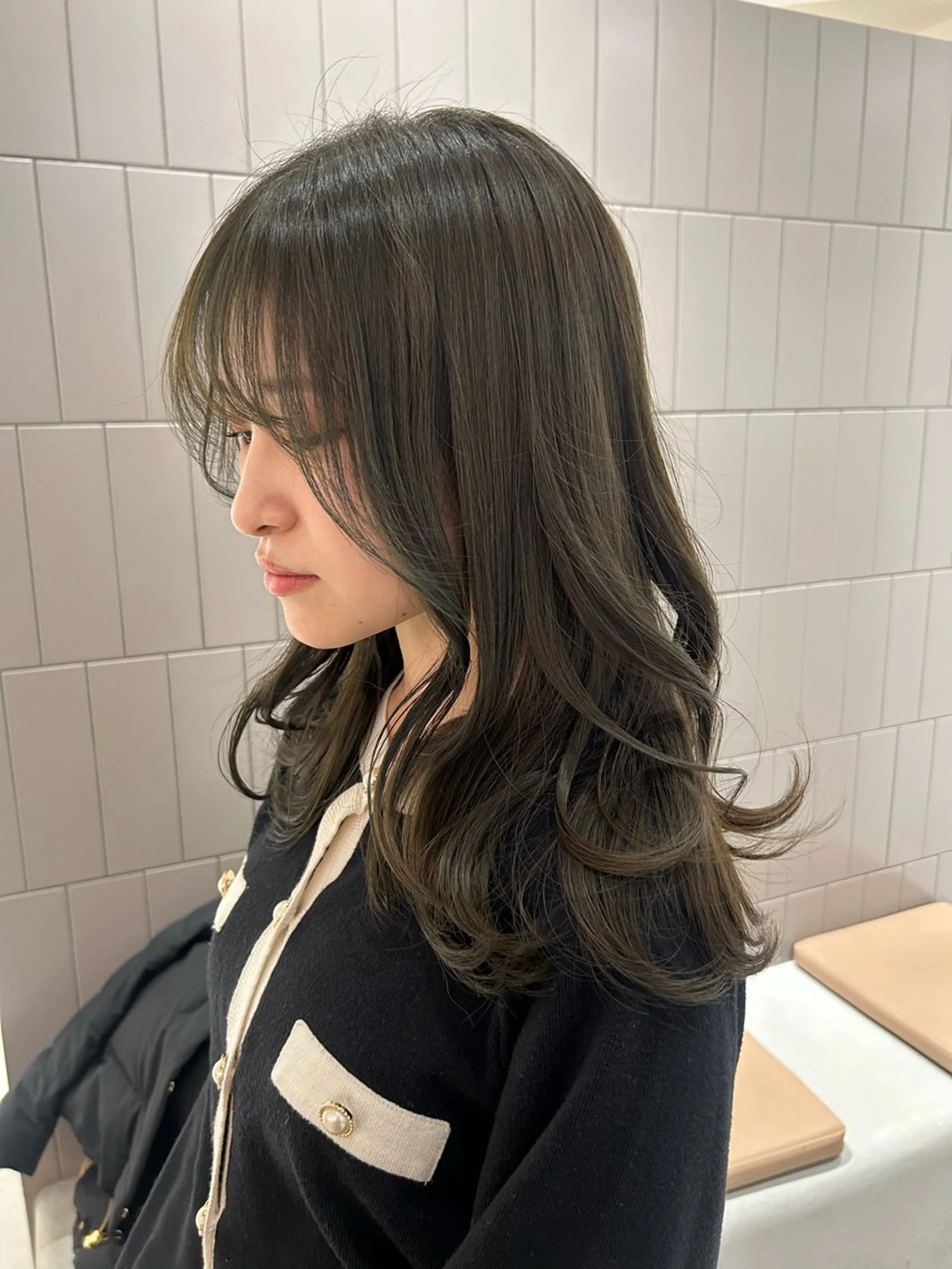 ミディアム カラー ブリーチ ブリーチなしカラー オリーブカラー オレンジ カット ヘアカラー オリーブベージュ/ ブリーチなし透明感のヘアスタイル