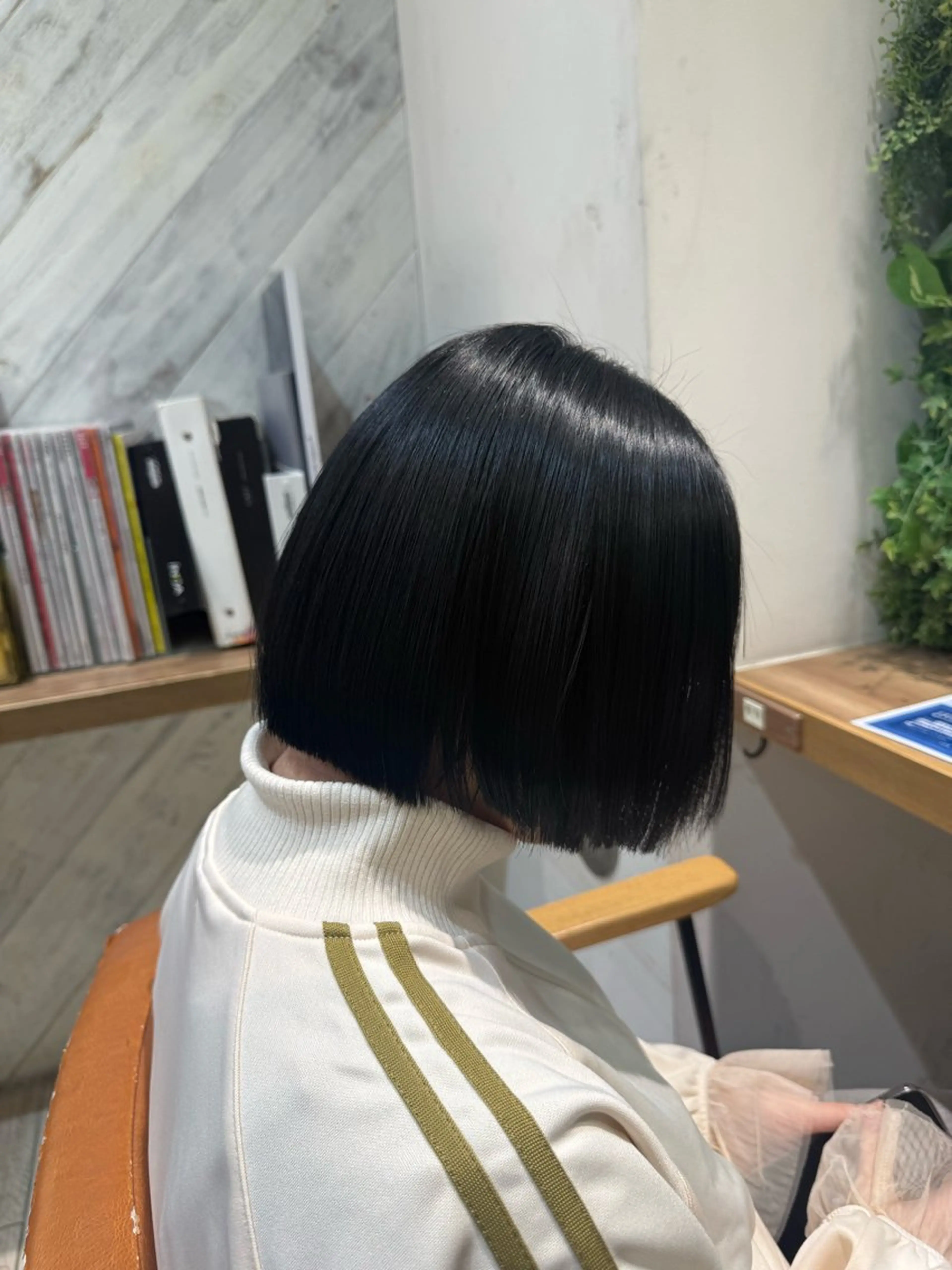 カラー 🎨ハイトーン ✨レイヤーカットのヘアスタイル