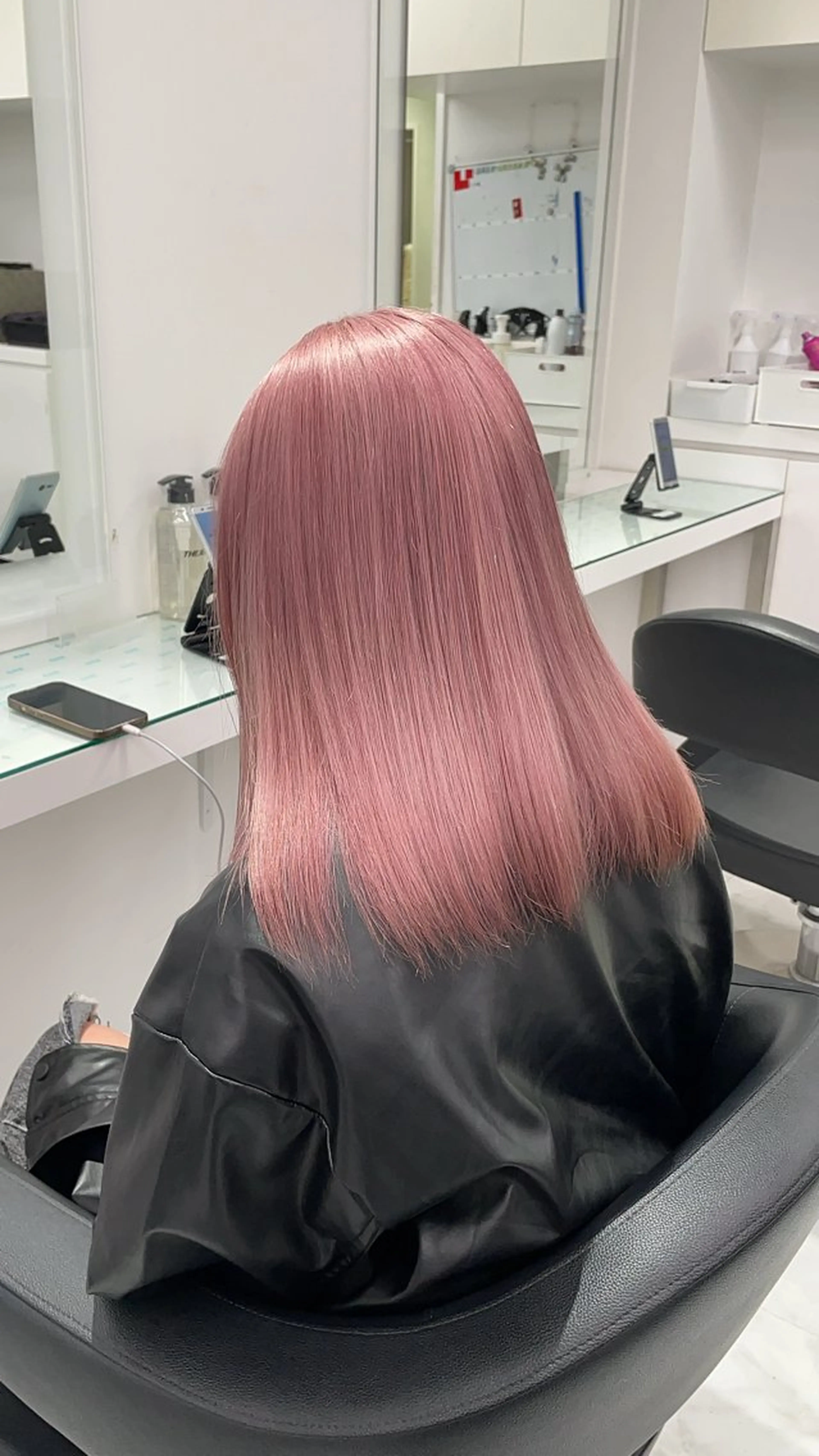 ミディアム カラー ヘアアレンジ ピンクカラー ヘアカラー トリートメント 韓国レイヤーカット /韓国トレンドカラーのヘアスタイル