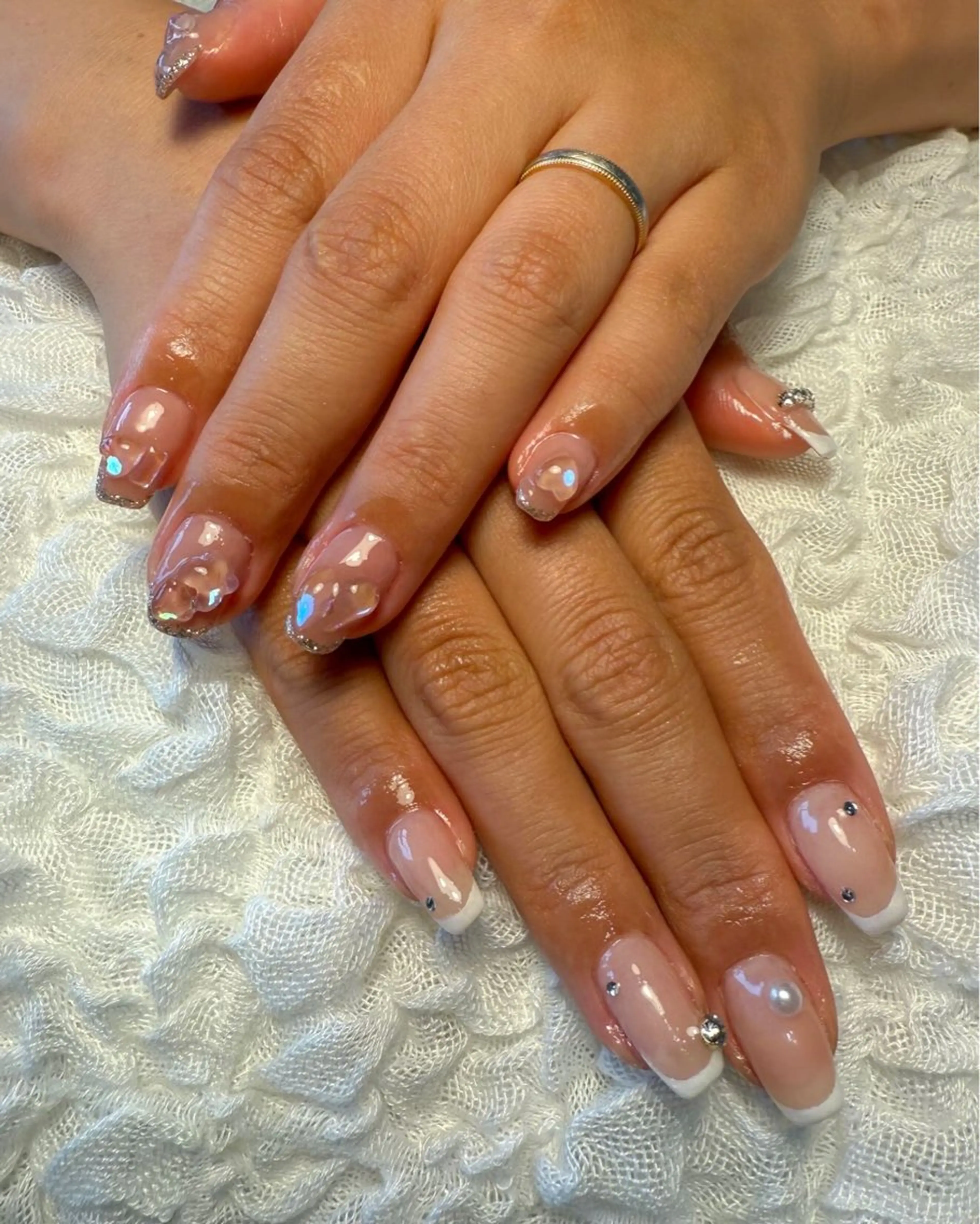 ネイル オーロラネイル フレンチネイル 持ち込み ぷっくりネイル ハンドネイル nail salon Estelleのネイルデザイン