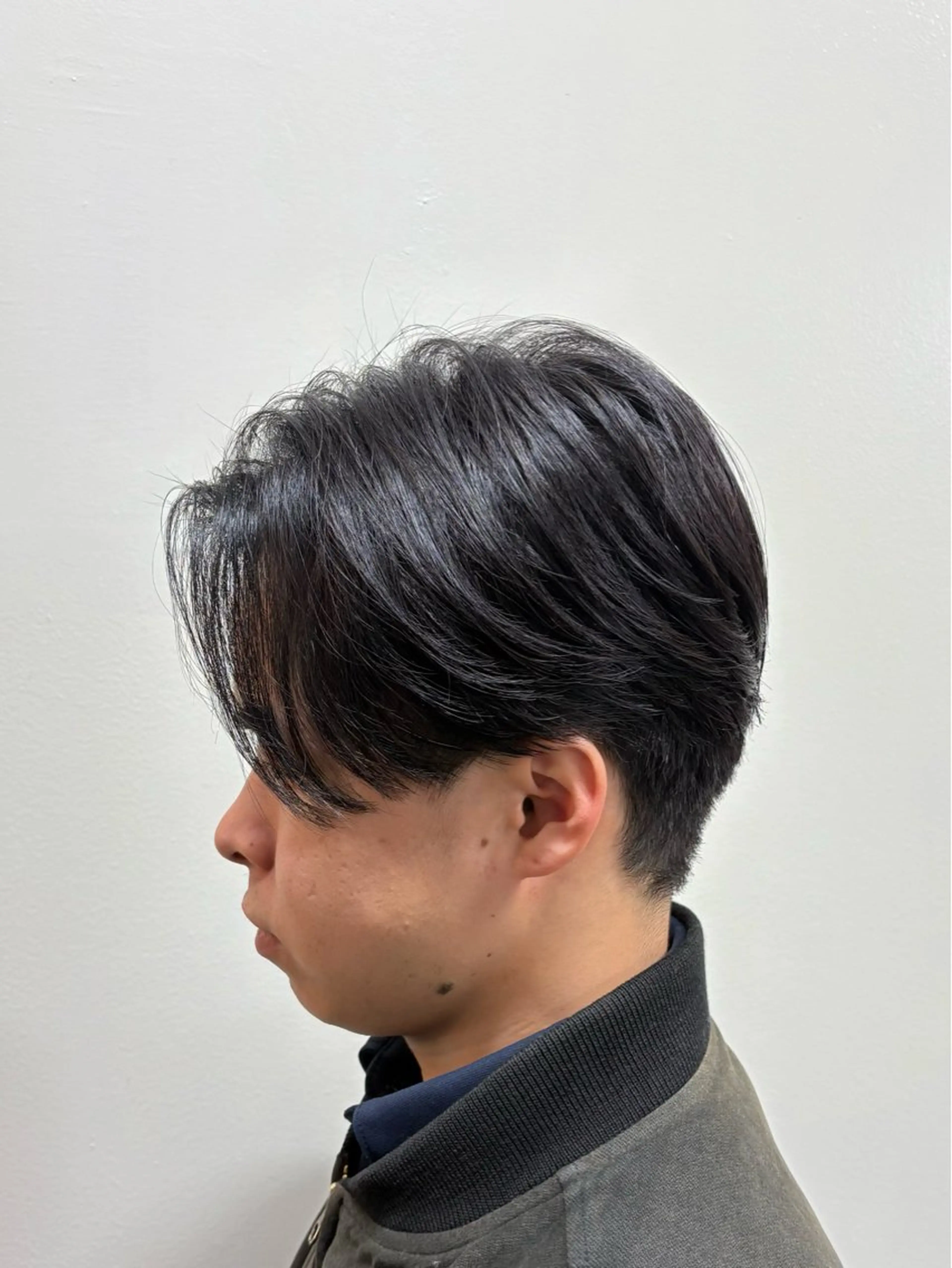ショート パーマ メンズ センターパート 縮毛矯正 カット 縮毛矯正 韓国風メンズ/毛流れ ヘアなら須田龍世のヘアスタイル