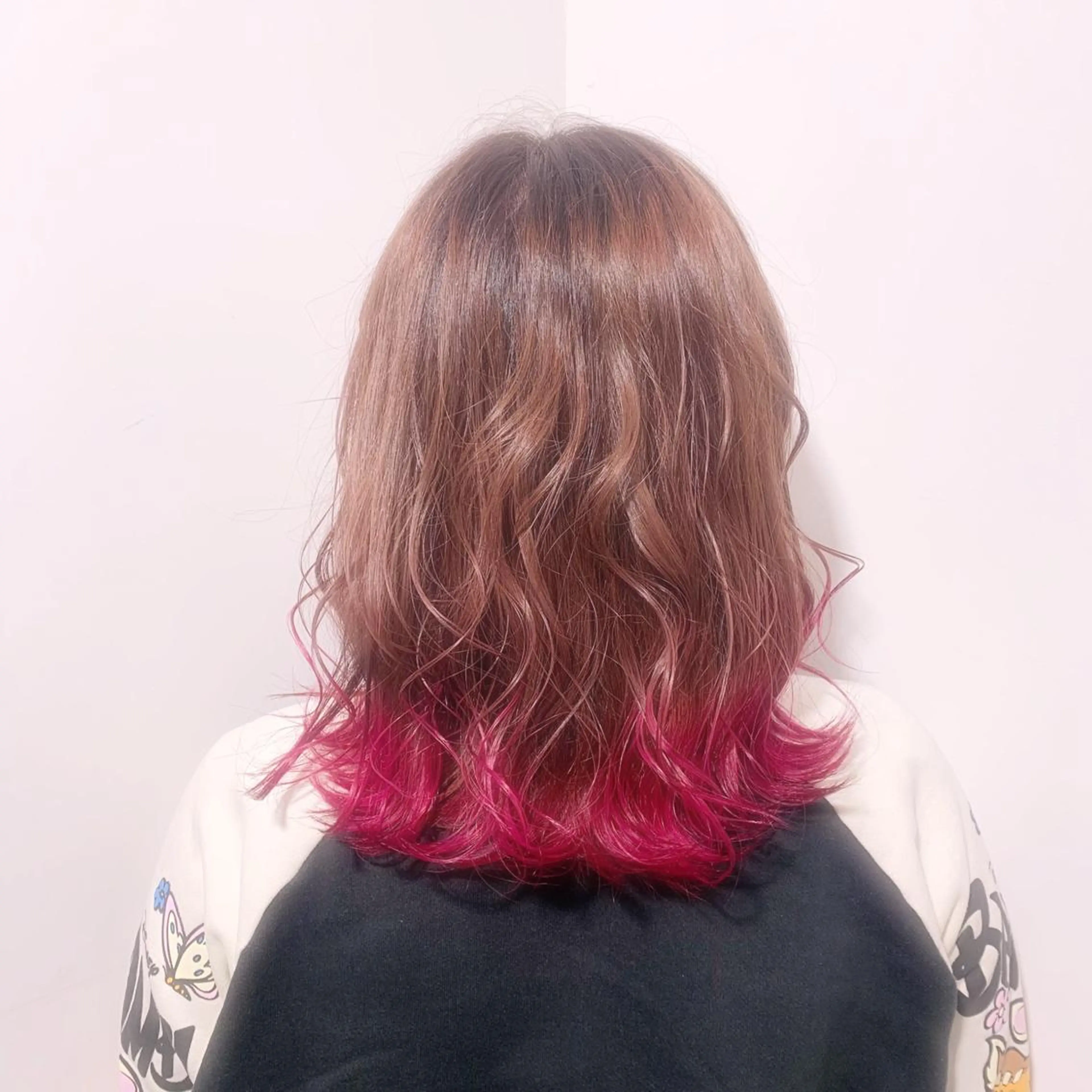 ミディアム カラー アディクシーカラー ベージュカラー 黒髪 ブリーチ ブルーカラー ヘアカラー 藤澤 夏実/インナーカラーのヘアスタイル