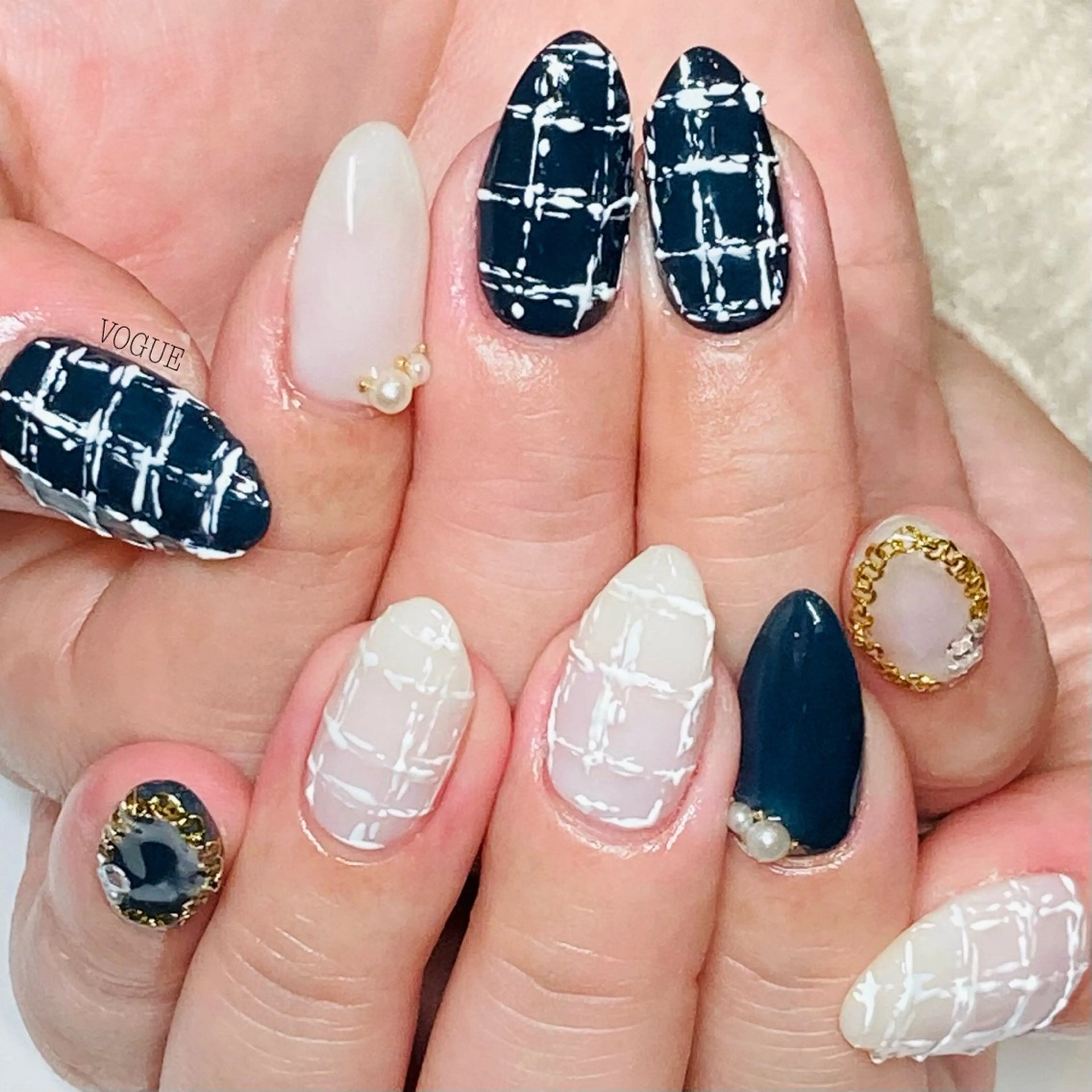 ネイル ハンドネイル VOGUE ×SWANのネイルデザイン