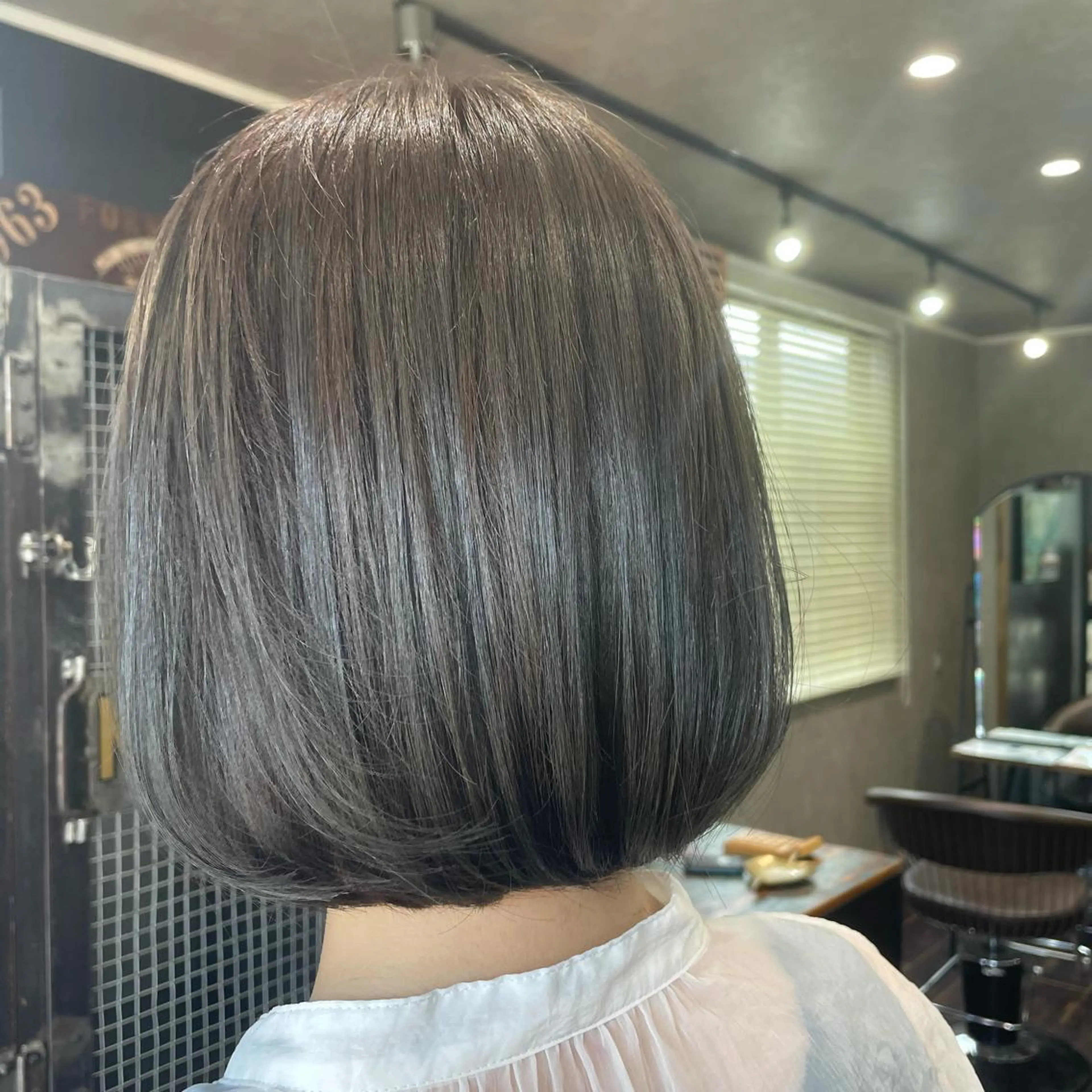 ショート カラー ブリーチ オリーブカラー BUBBLES所属・山本 琴乃🦭のヘアスタイル