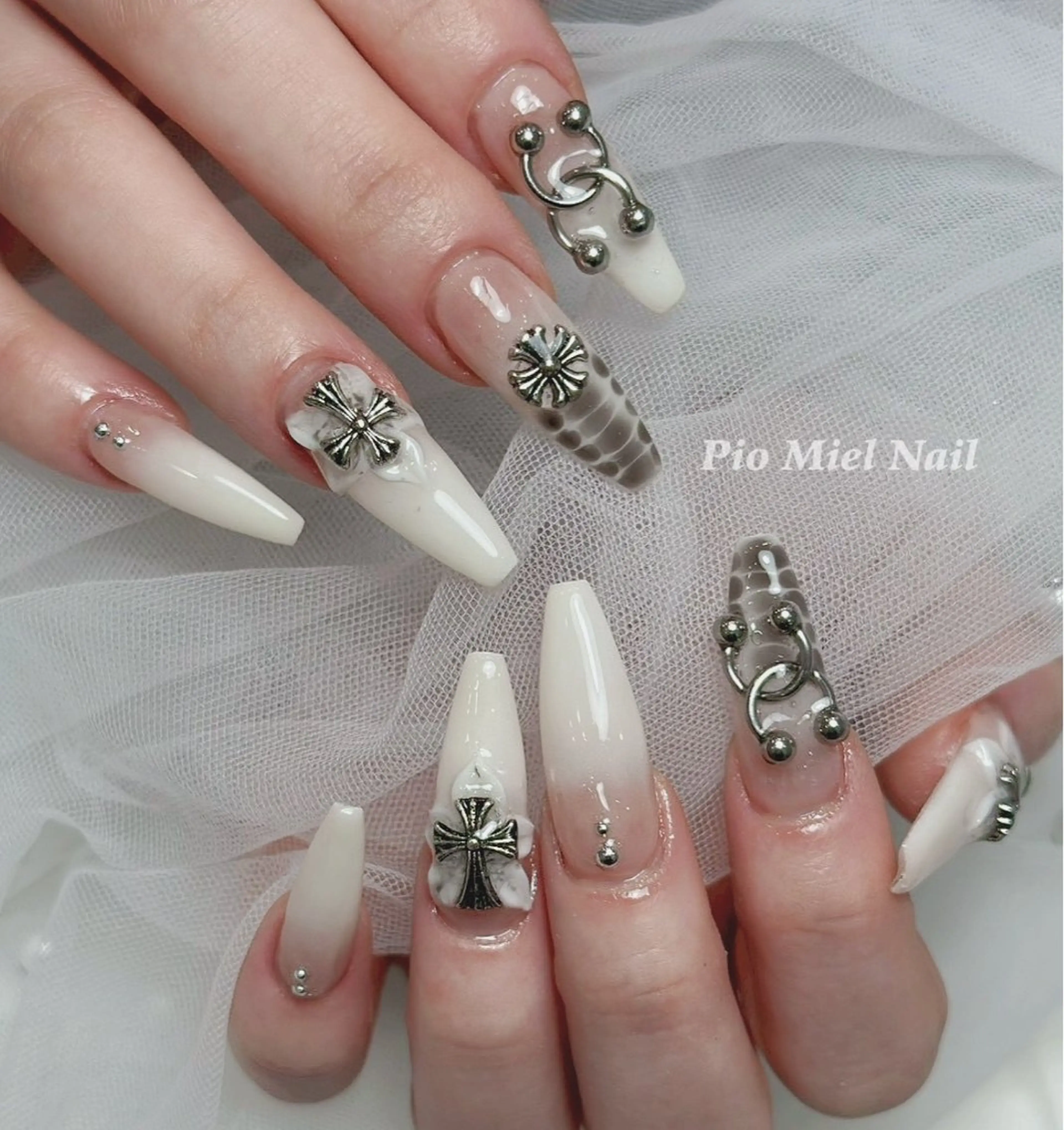 ネイル 韓国ネイル マグネットネイル ニュアンスネイル シンプルネイル ツイードネイル ハンドネイル Pio Mielのネイルデザイン