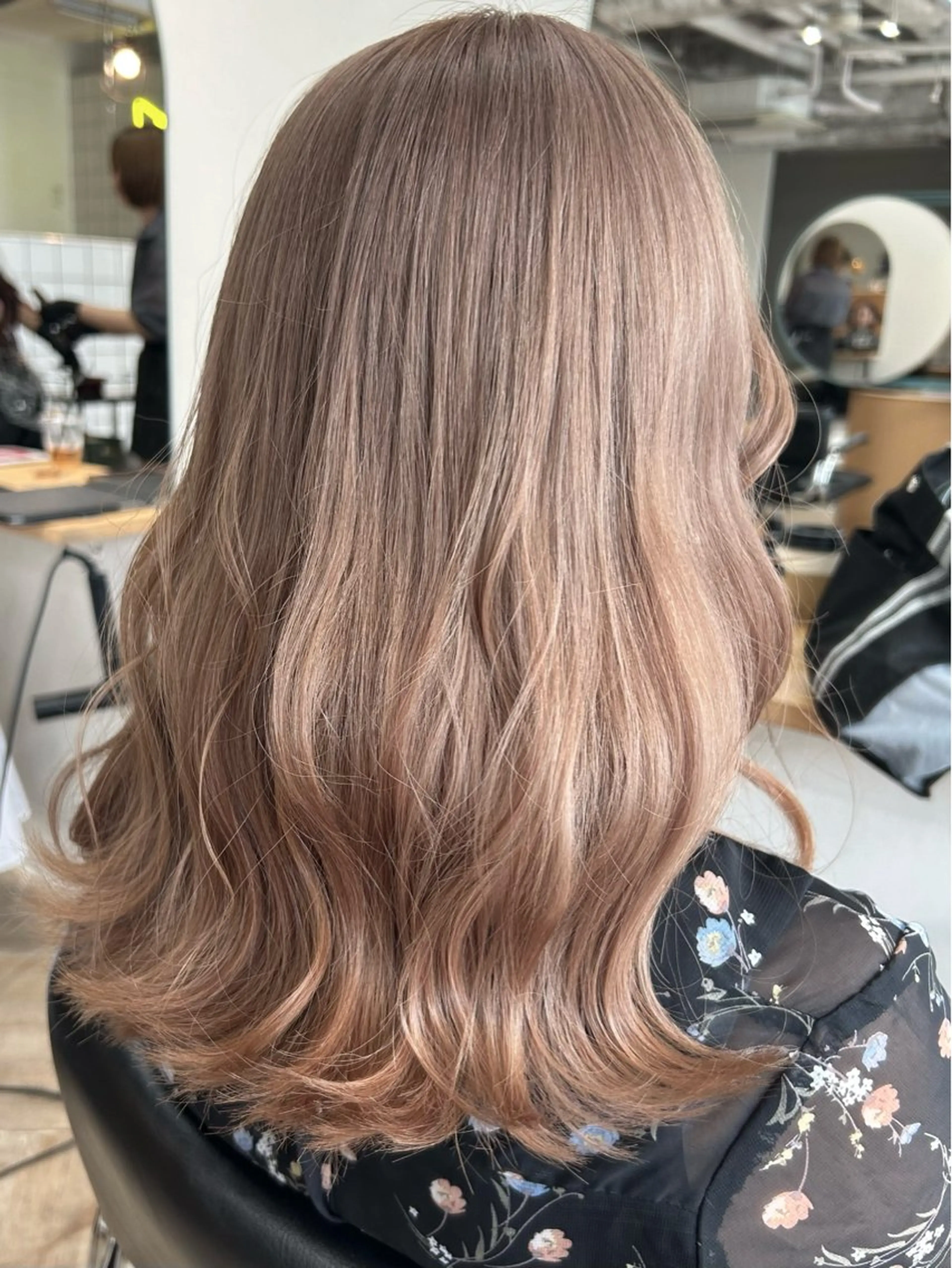 セミロング カラー セミロングパーマ 縮毛矯正 ヘアカラー トリートメント ベージュ/ダブルカラ ー/新潟駅/青柳萌果のヘアスタイル