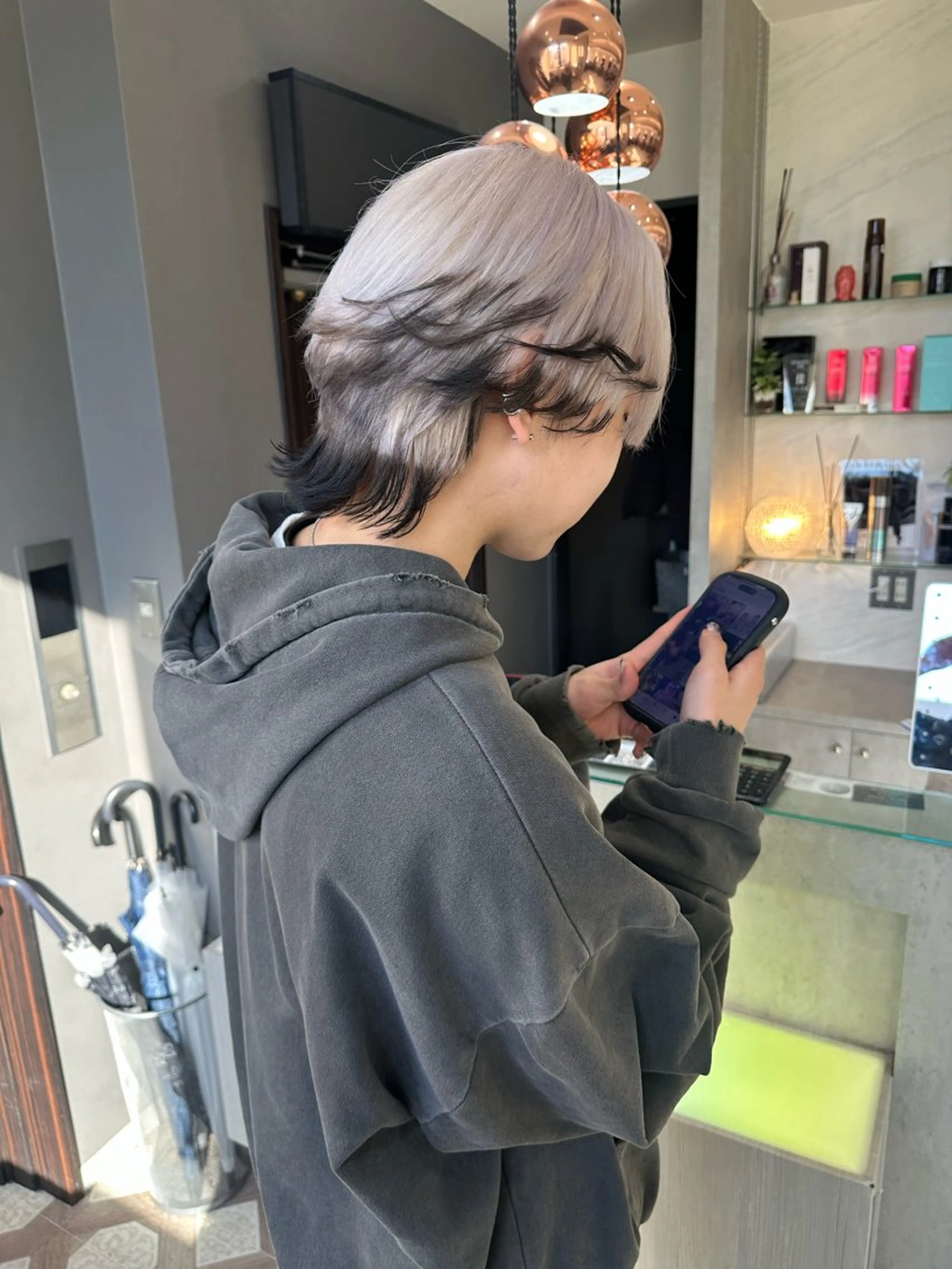 ショート カラー メンズ メンズブリーチ メンズ韓国風 ベージュカラー ブリーチ ブラウンカラー ヘアカラー AYAKASA 暖色カラー/レイヤーのヘアスタイル