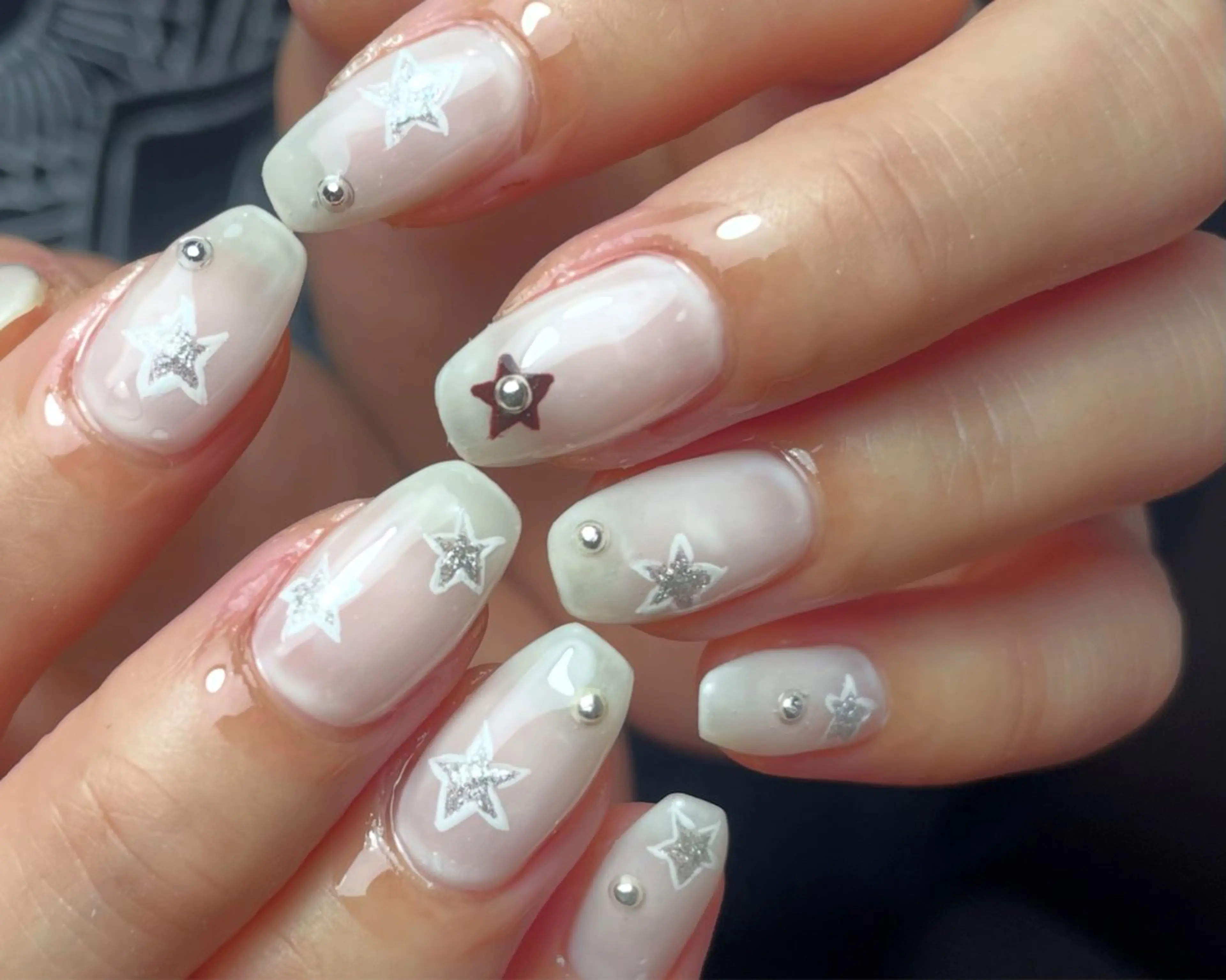 ネイル クリアネイル シルバー シンプルネイル ホワイト ハンドネイル 隅田 花のネイルデザイン