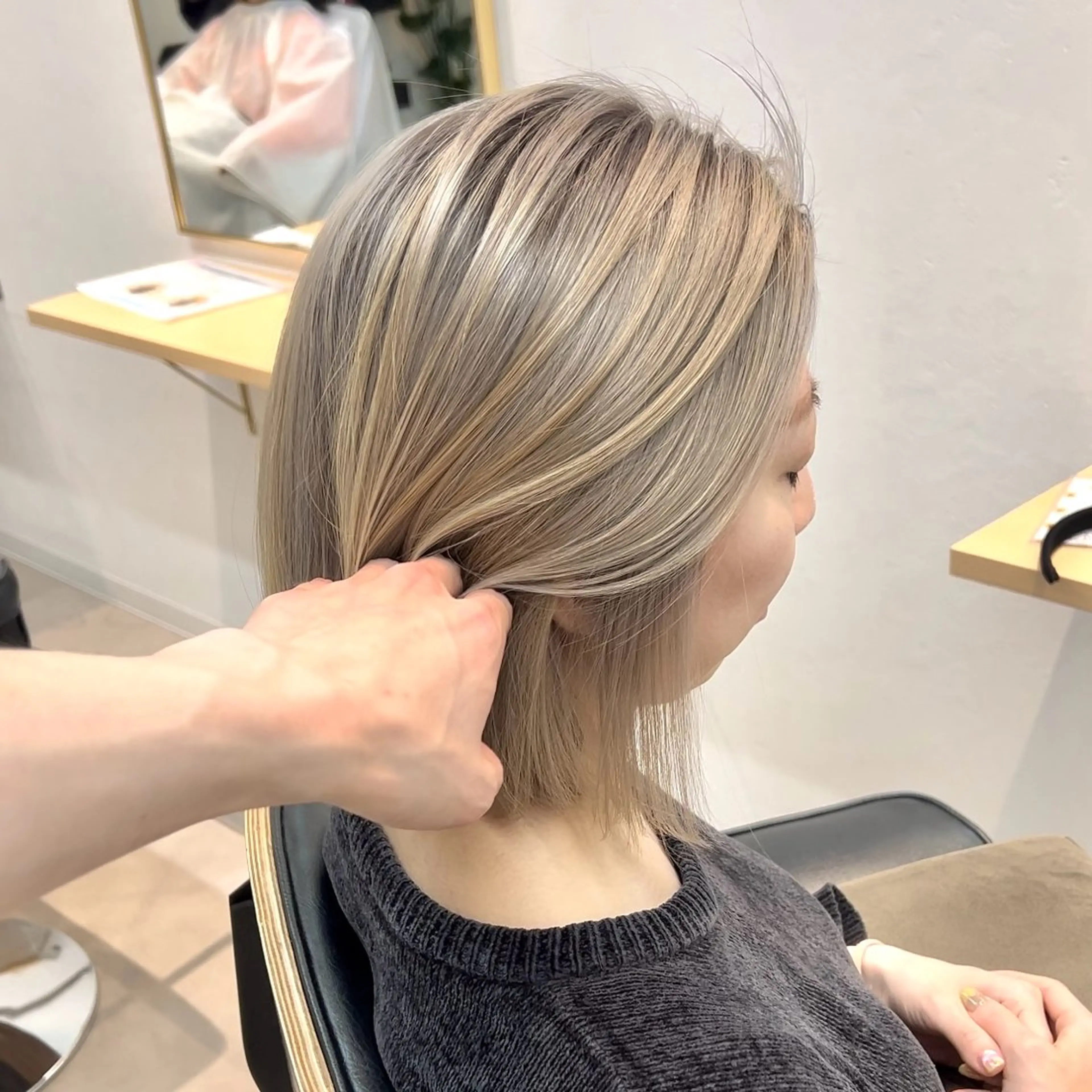 ミディアム カラー カット ヘアカラー トリートメント ボブ/韓国ボブ/ブリ ーチ/鈴木康平のヘアスタイル
