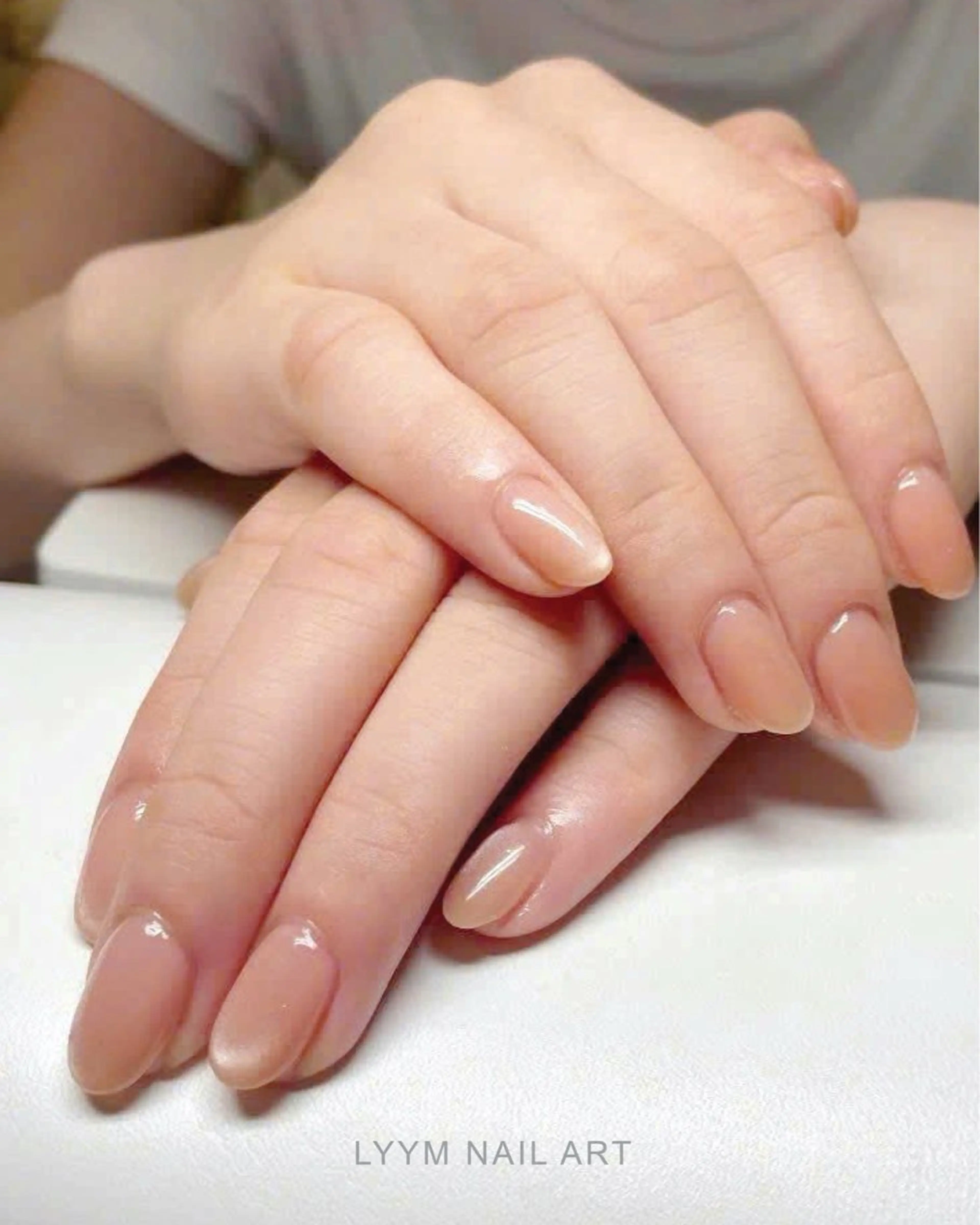 ネイル オフィスネイル シンプルネイル ブライダルネイル ハンドネイル LYYM Salonのネイルデザイン