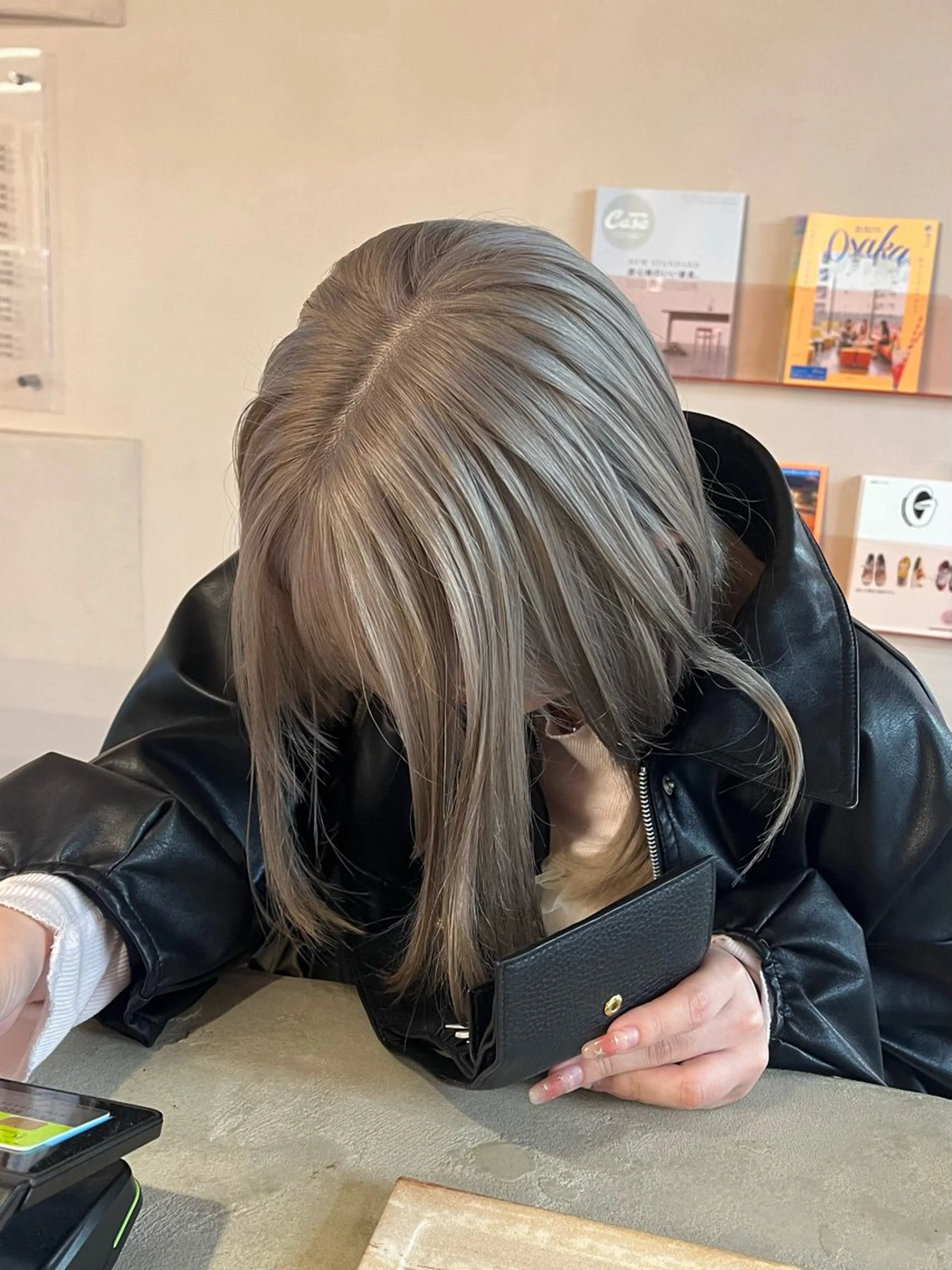 ミディアム カラー ブリーチ カット ヘアカラー トリートメント iru所属・レイヤーカット/ ハイトーン/mikiのヘアスタイル