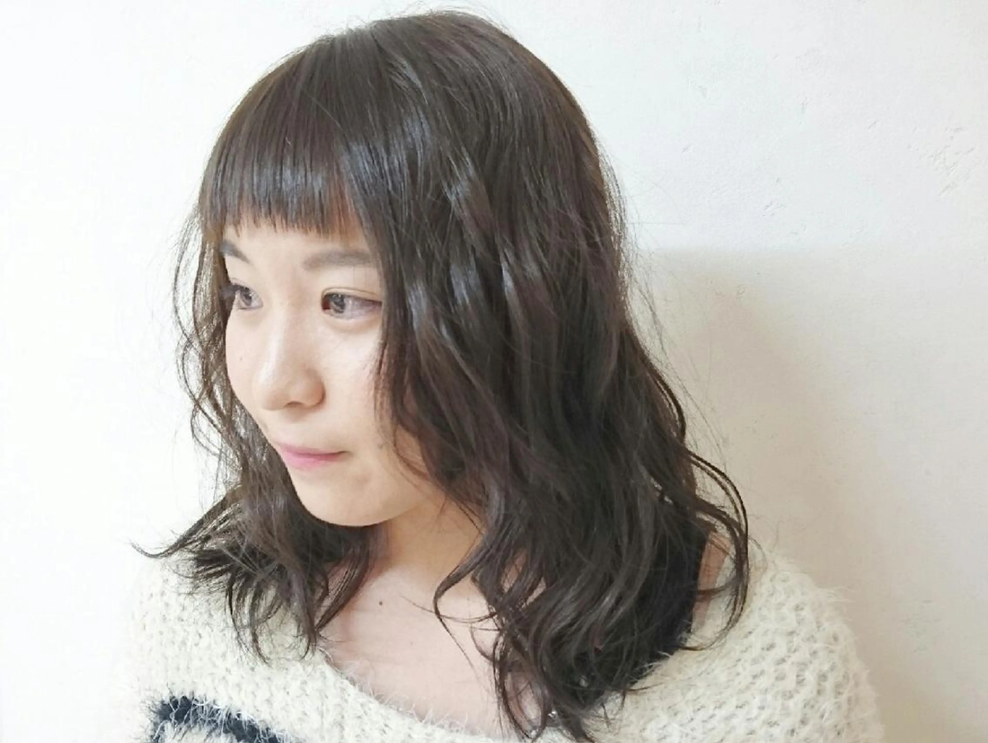 セミロング カラー ヘアアレンジ アッシュ イルミナカラー 透明感ハイライト◎ 伊藤夏海のヘアスタイル