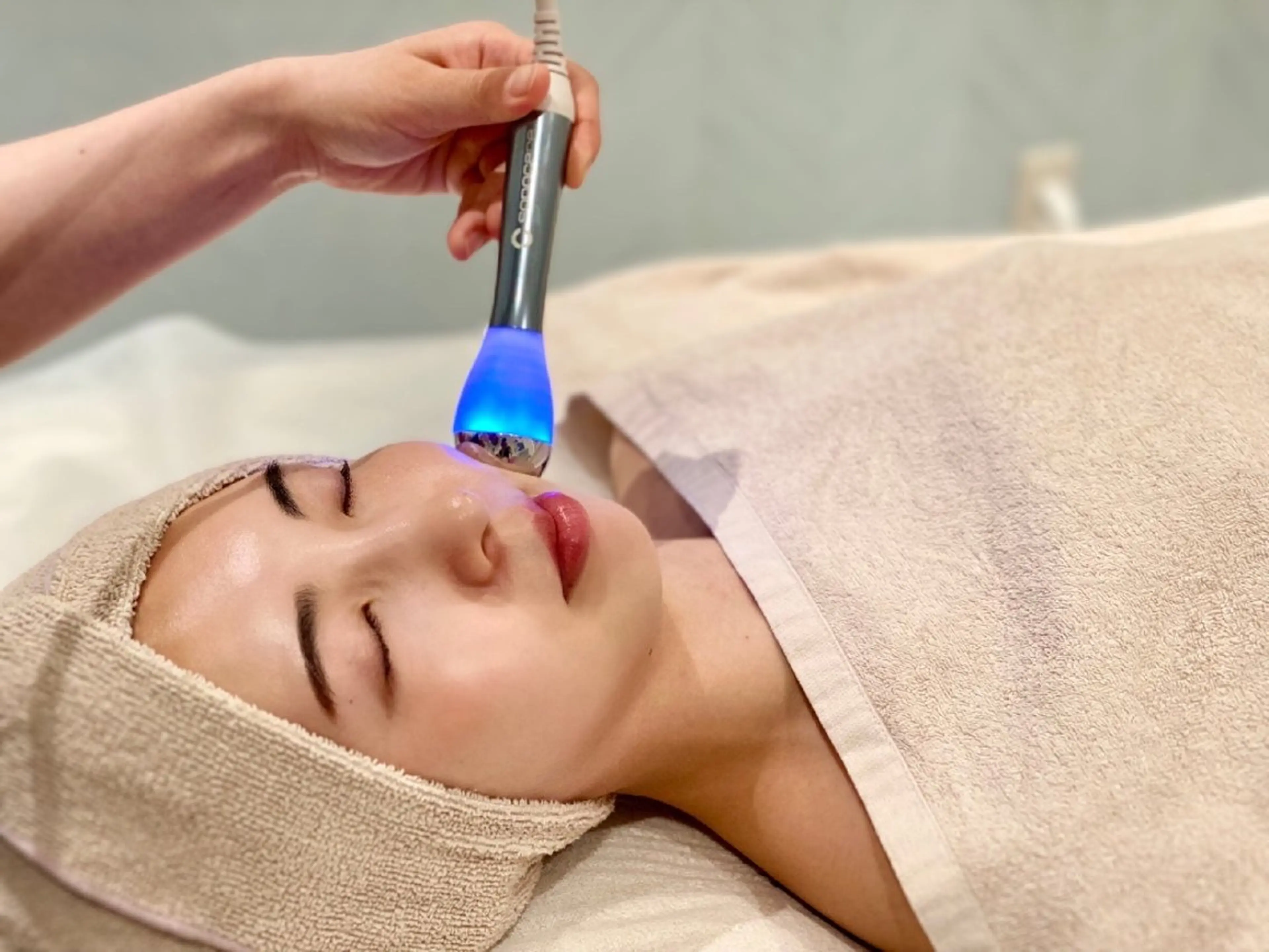 【小顔・二重あご・たるみケア】切らないリフトアップ☆ソノケアの写真