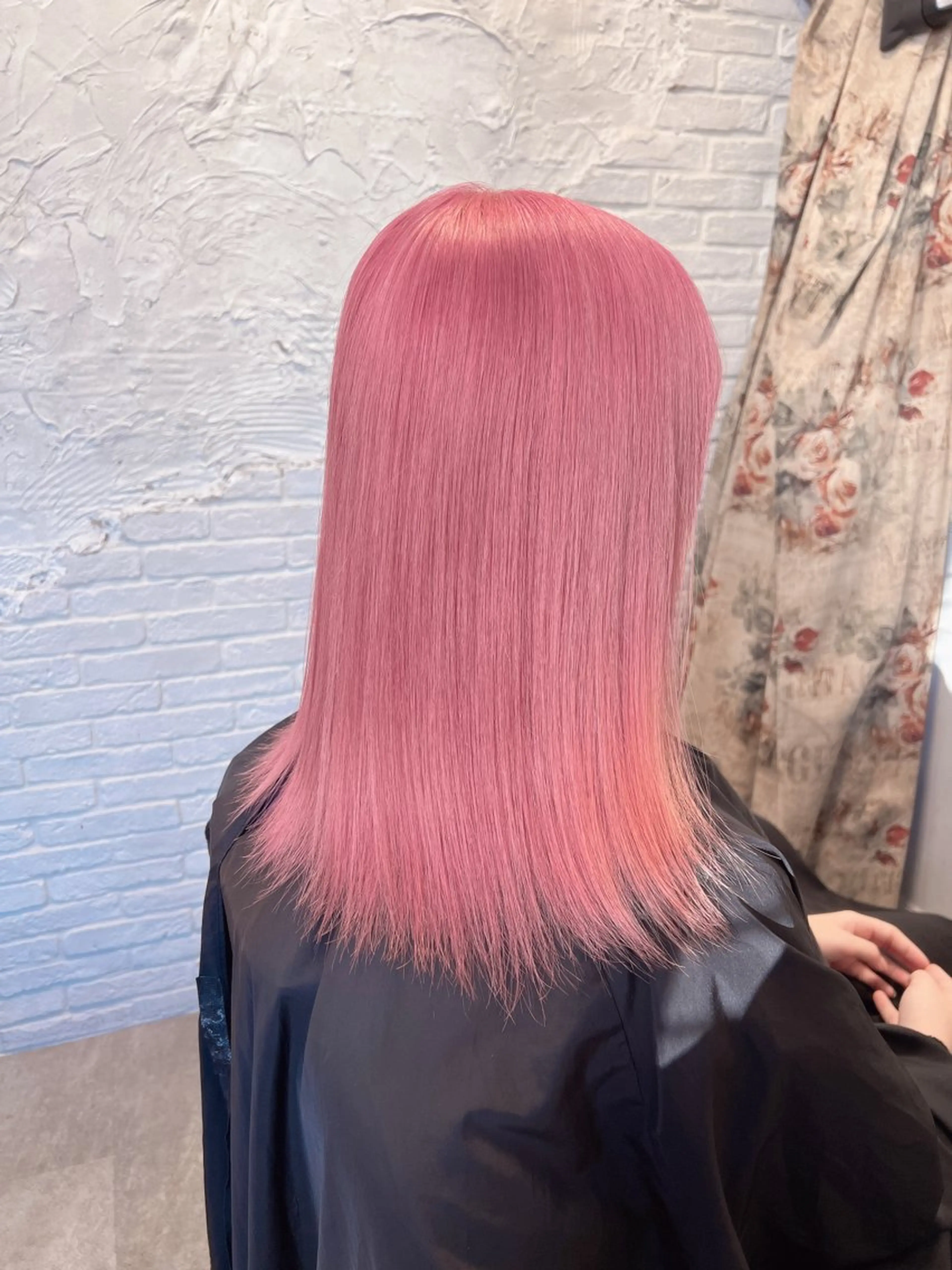 セミロング カラー ヘアカラー トリートメント SHIN/レイヤー カット×クロスパーマのヘアスタイル