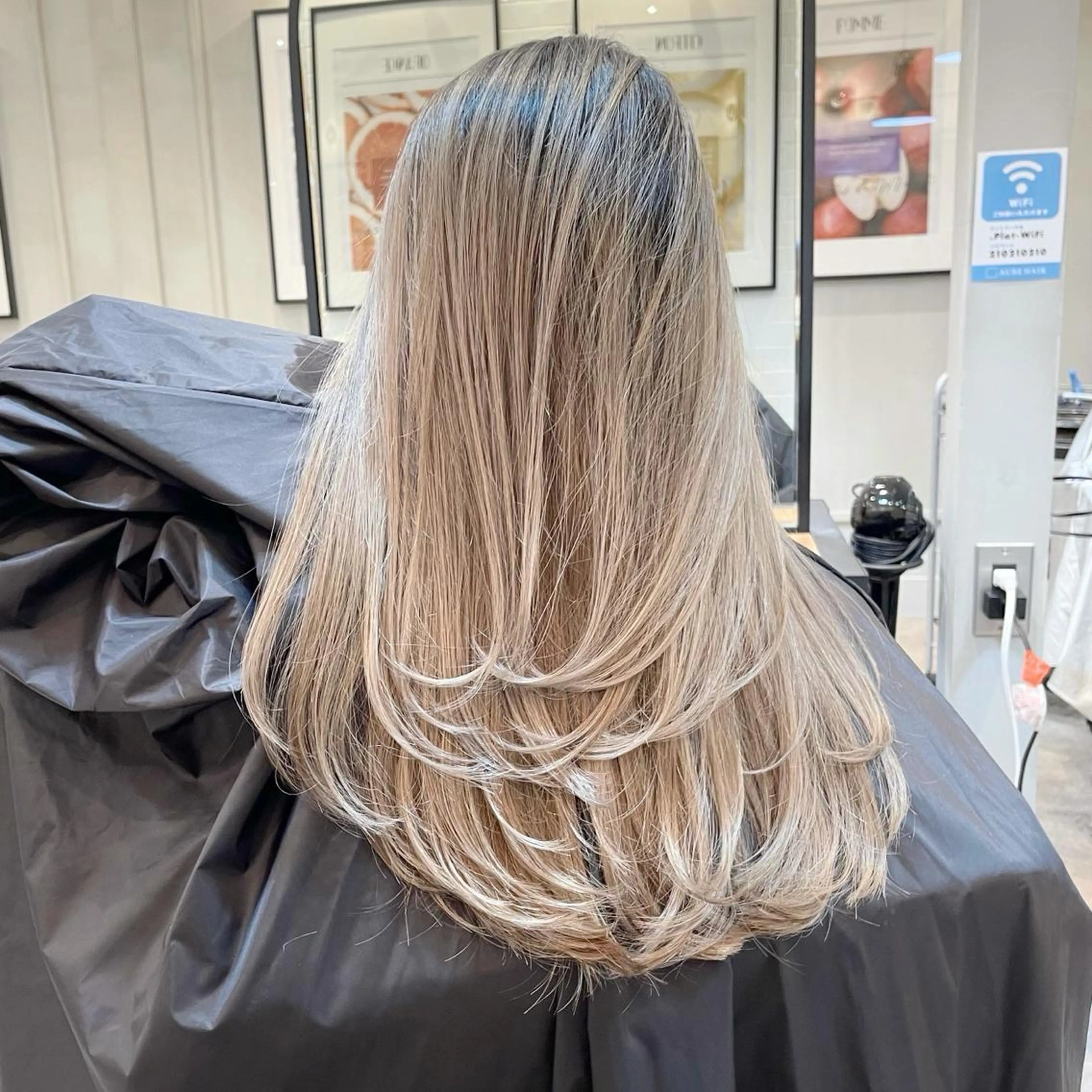 セミロング カラー ヘアアレンジ バレイヤージュ デザインカラー ハイライトカラー 外国人風カラー ハイライト カット ヘアカラー トリートメント アンドウ ユウ/ レイヤーカット/韓国のヘアスタイル